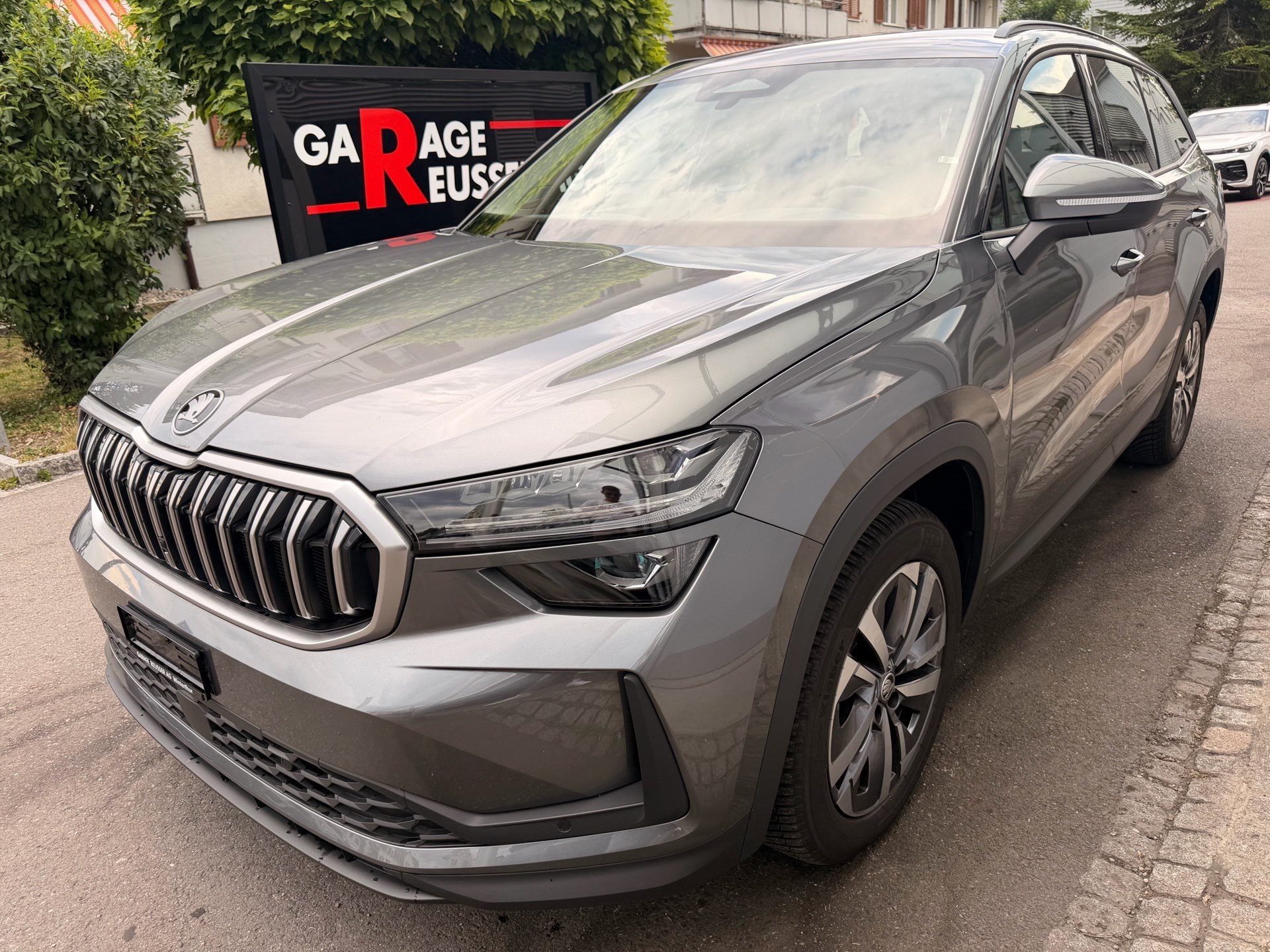SKODA Kodiaq 2.0 TDI 193 PS 4x4 Selection *** 7 SITZER & TOP AUSSTATTUNG ***-image-0