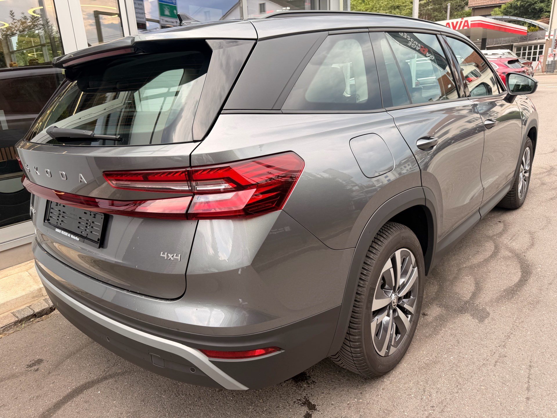 SKODA Kodiaq 2.0 TDI 193 PS 4x4 Selection *** 7 SITZER & TOP AUSSTATTUNG ***-image-3