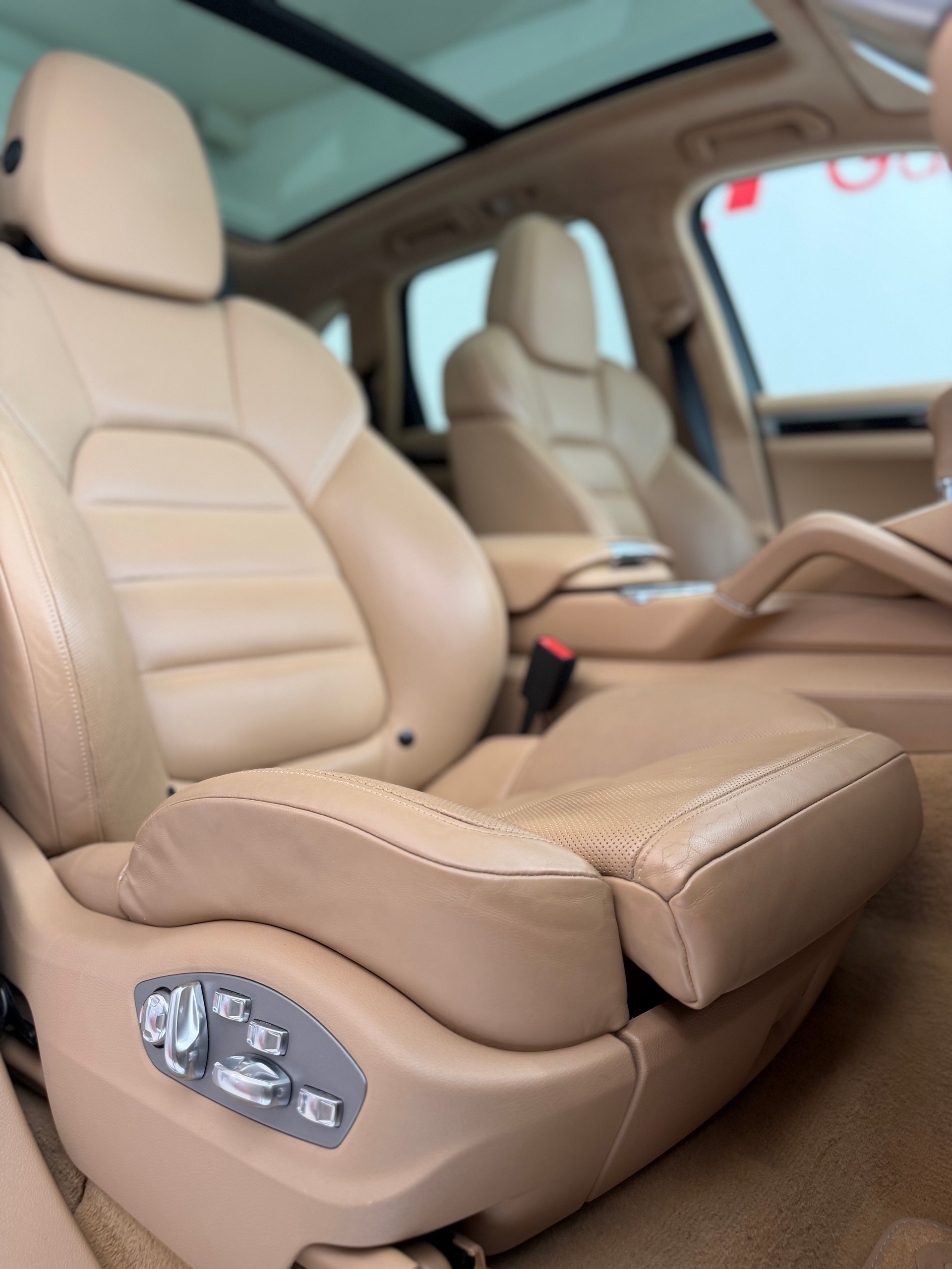 PORSCHE Cayenne 4.8 V8 Turbo TipT-image-11