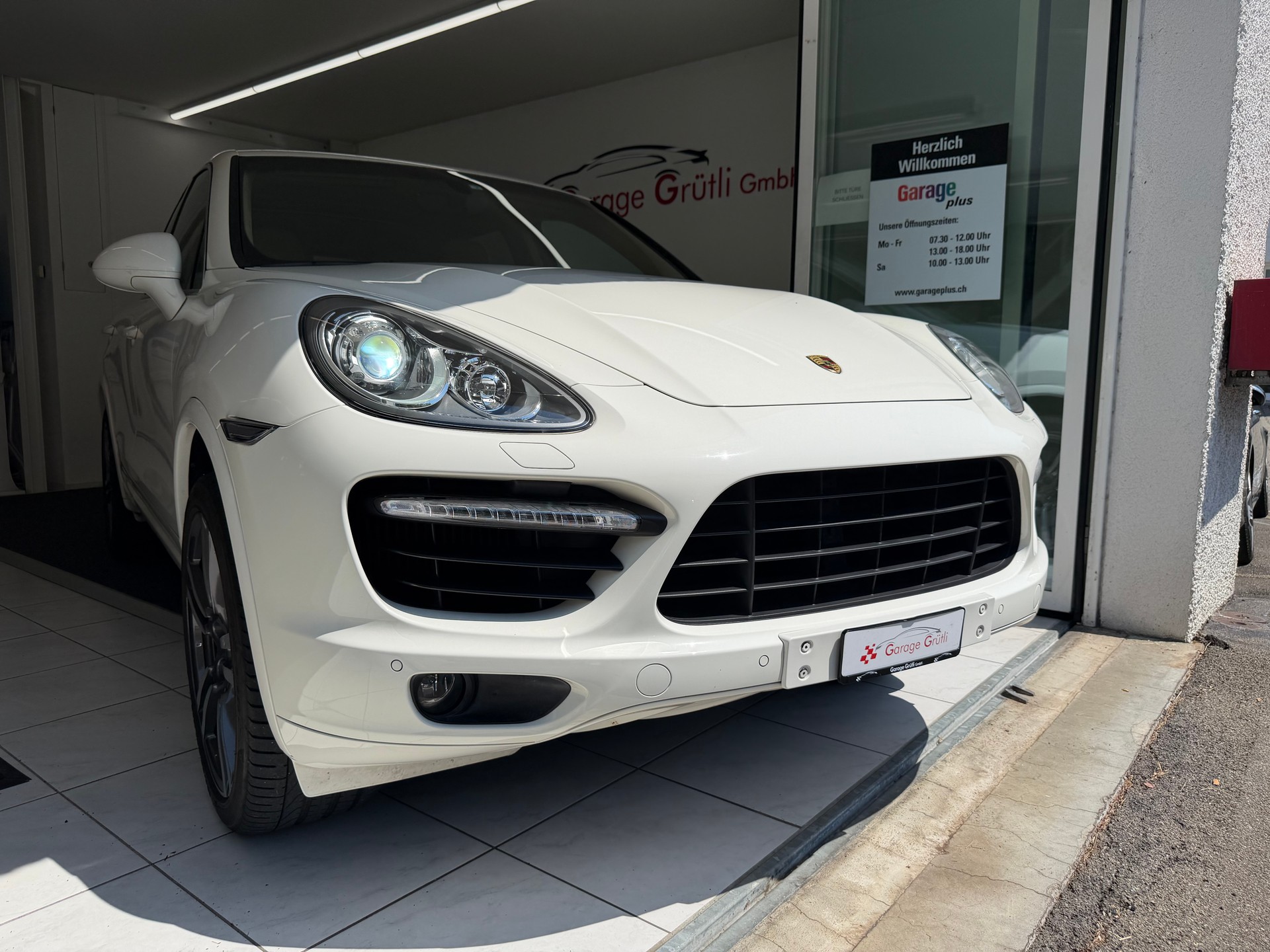 PORSCHE Cayenne 4.8 V8 Turbo TipT-image-18