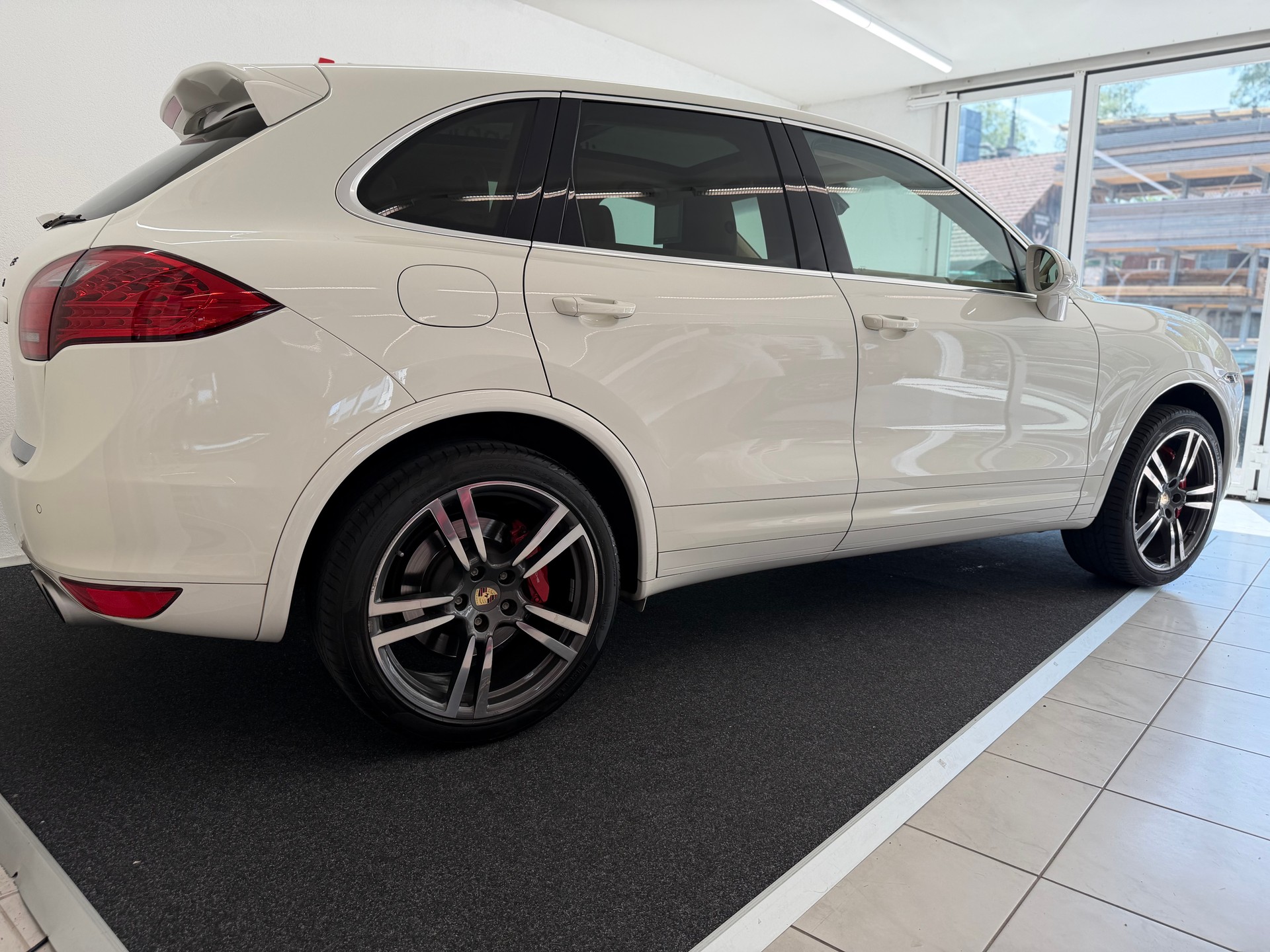 PORSCHE Cayenne 4.8 V8 Turbo TipT-image-2