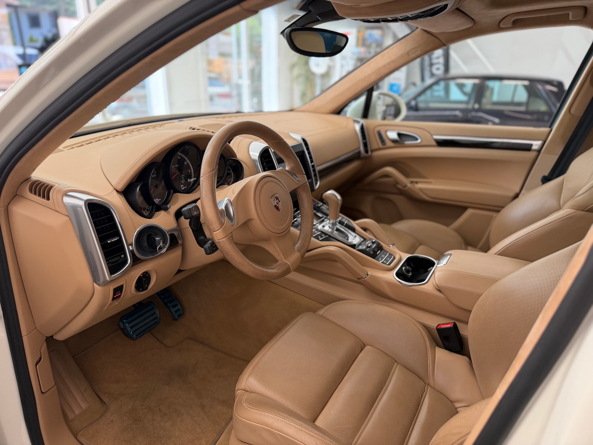 PORSCHE Cayenne 4.8 V8 Turbo TipT-image-7