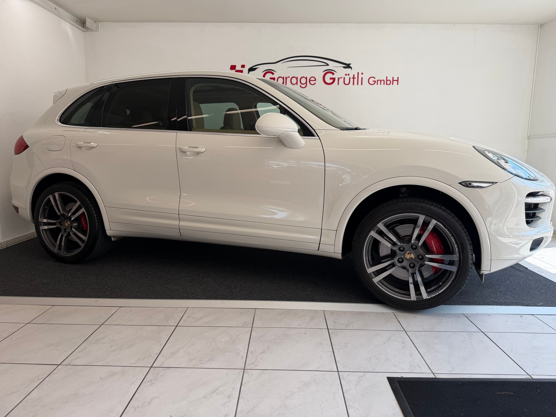 PORSCHE Cayenne 4.8 V8 Turbo TipT-image-1