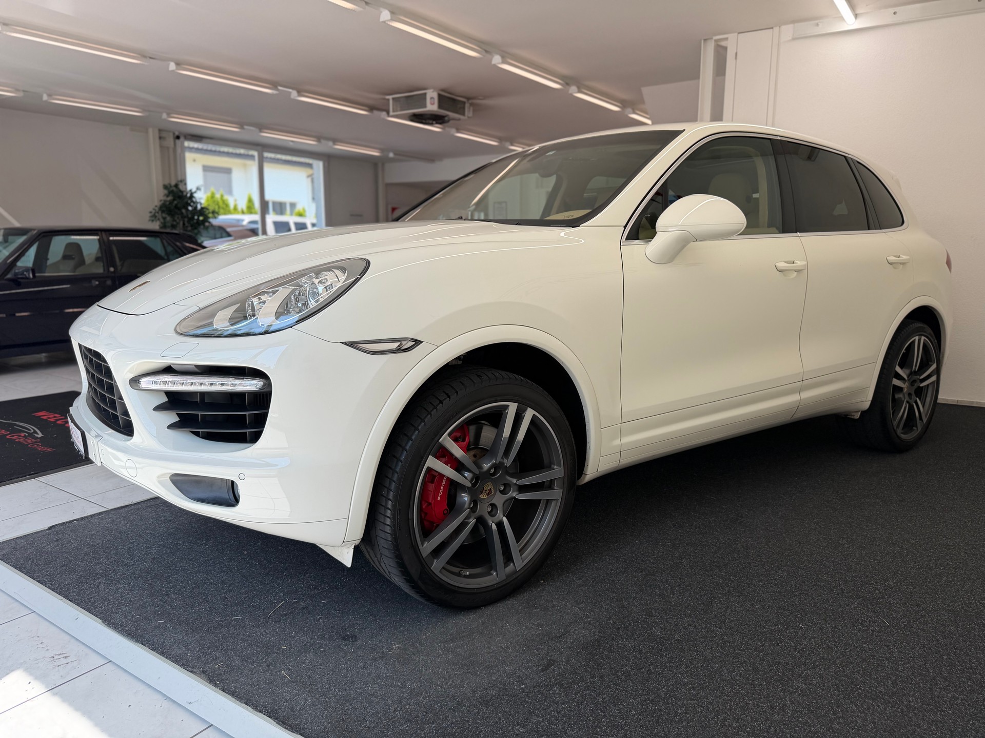PORSCHE Cayenne 4.8 V8 Turbo TipT-image-5