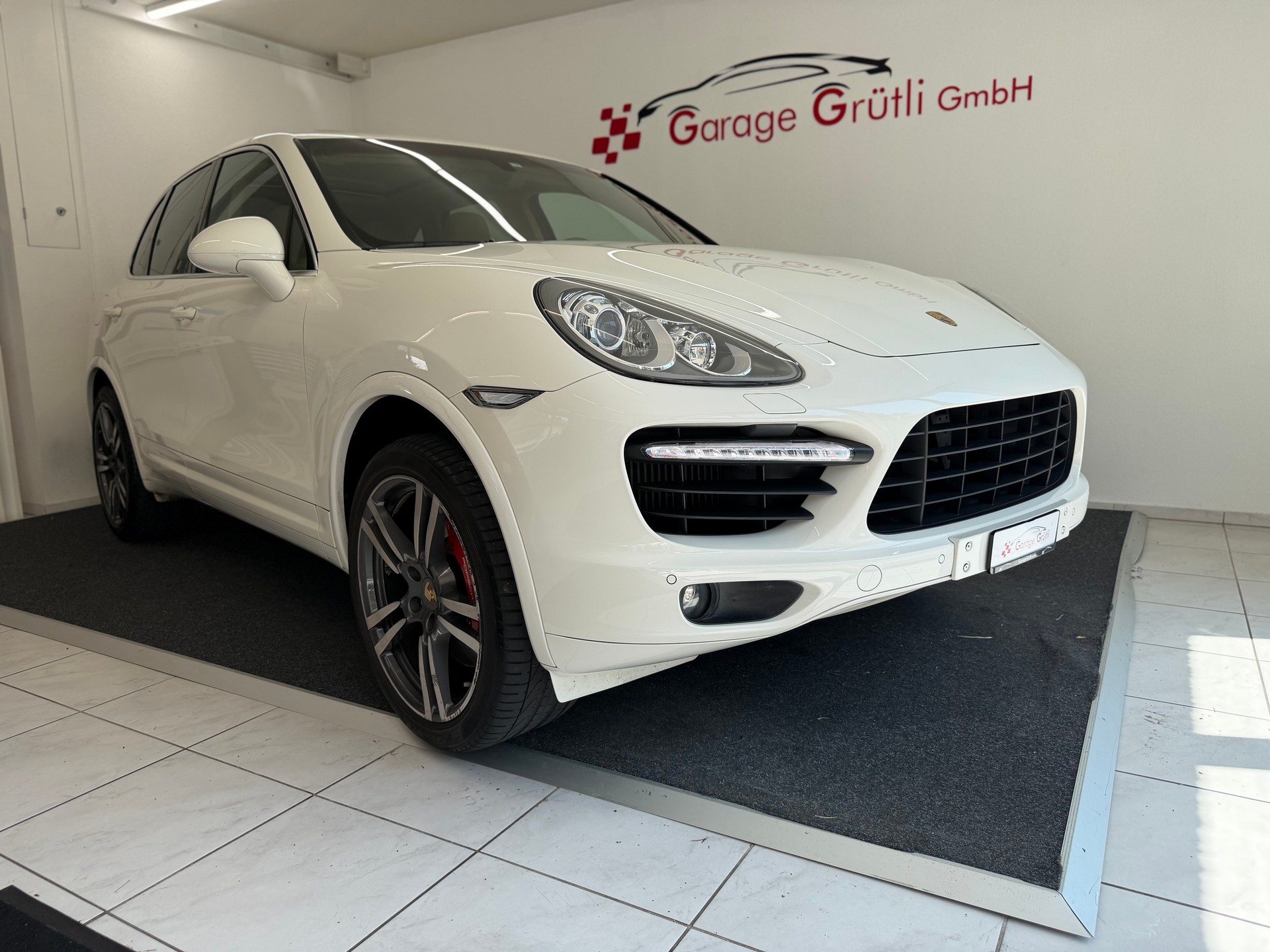 PORSCHE Cayenne 4.8 V8 Turbo TipT-image-0
