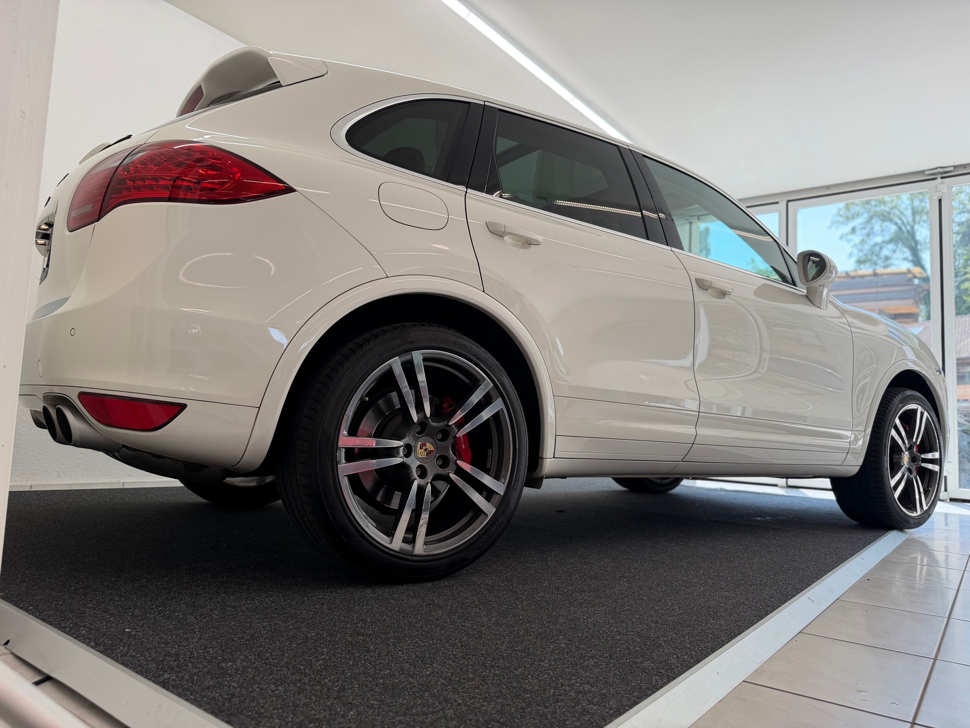 PORSCHE Cayenne 4.8 V8 Turbo TipT-image-4