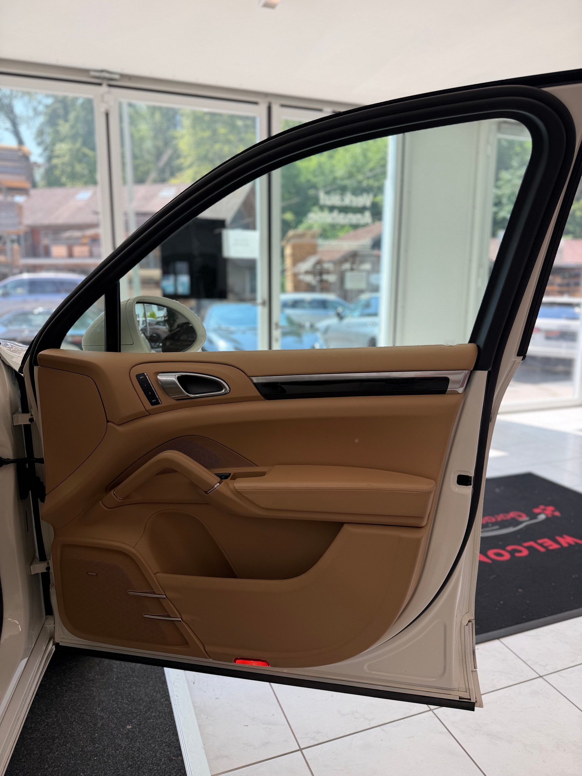 PORSCHE Cayenne 4.8 V8 Turbo TipT-image-9