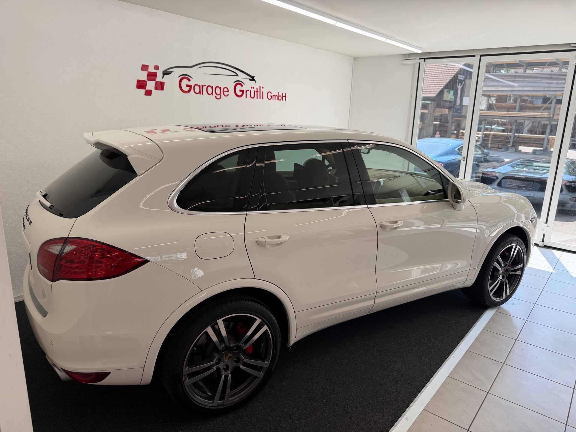 PORSCHE Cayenne 4.8 V8 Turbo TipT-image-3