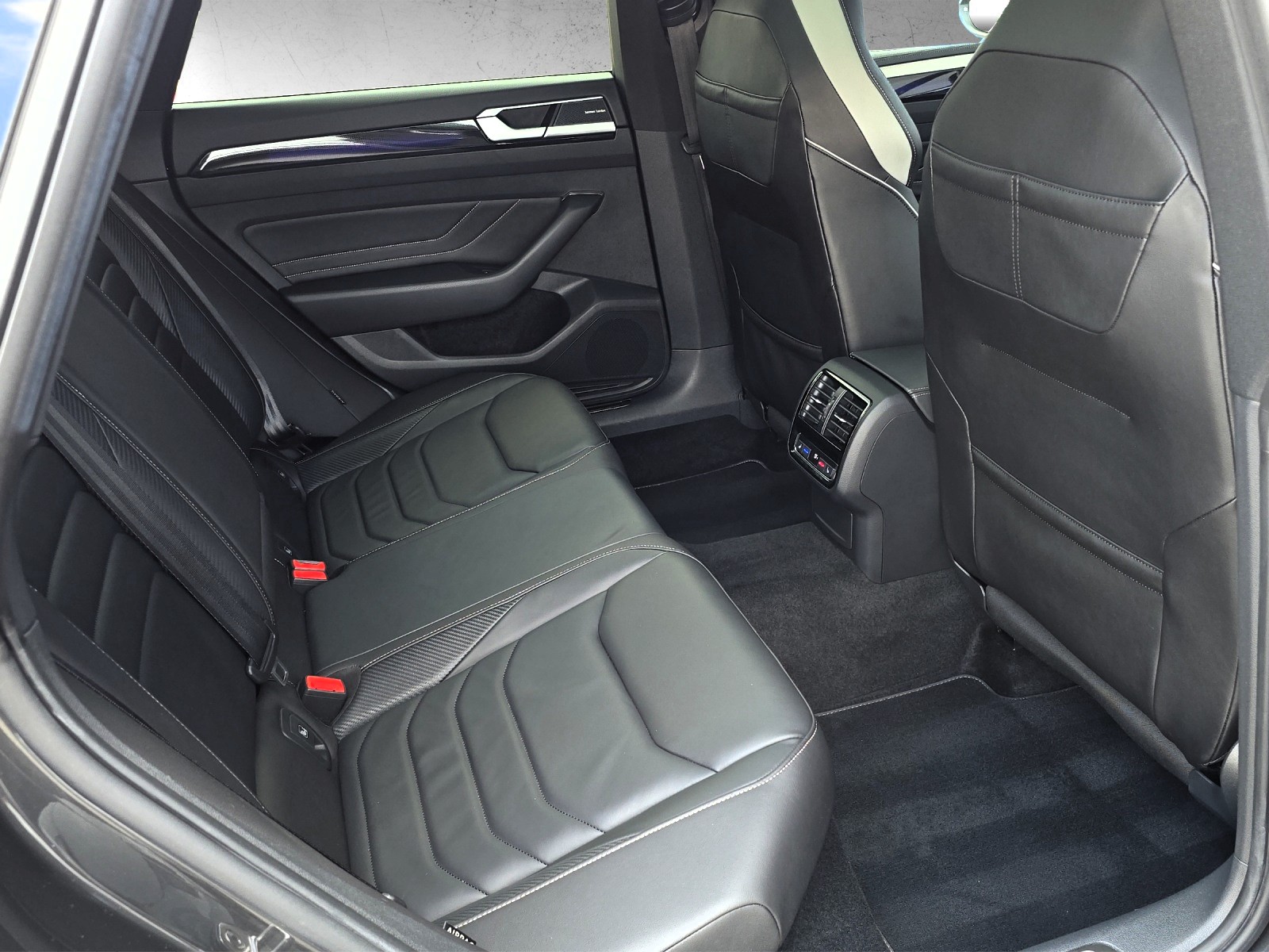 VW Arteon SB 2.0 TSI R-Line 4Motion DSG mit AHK-image-15