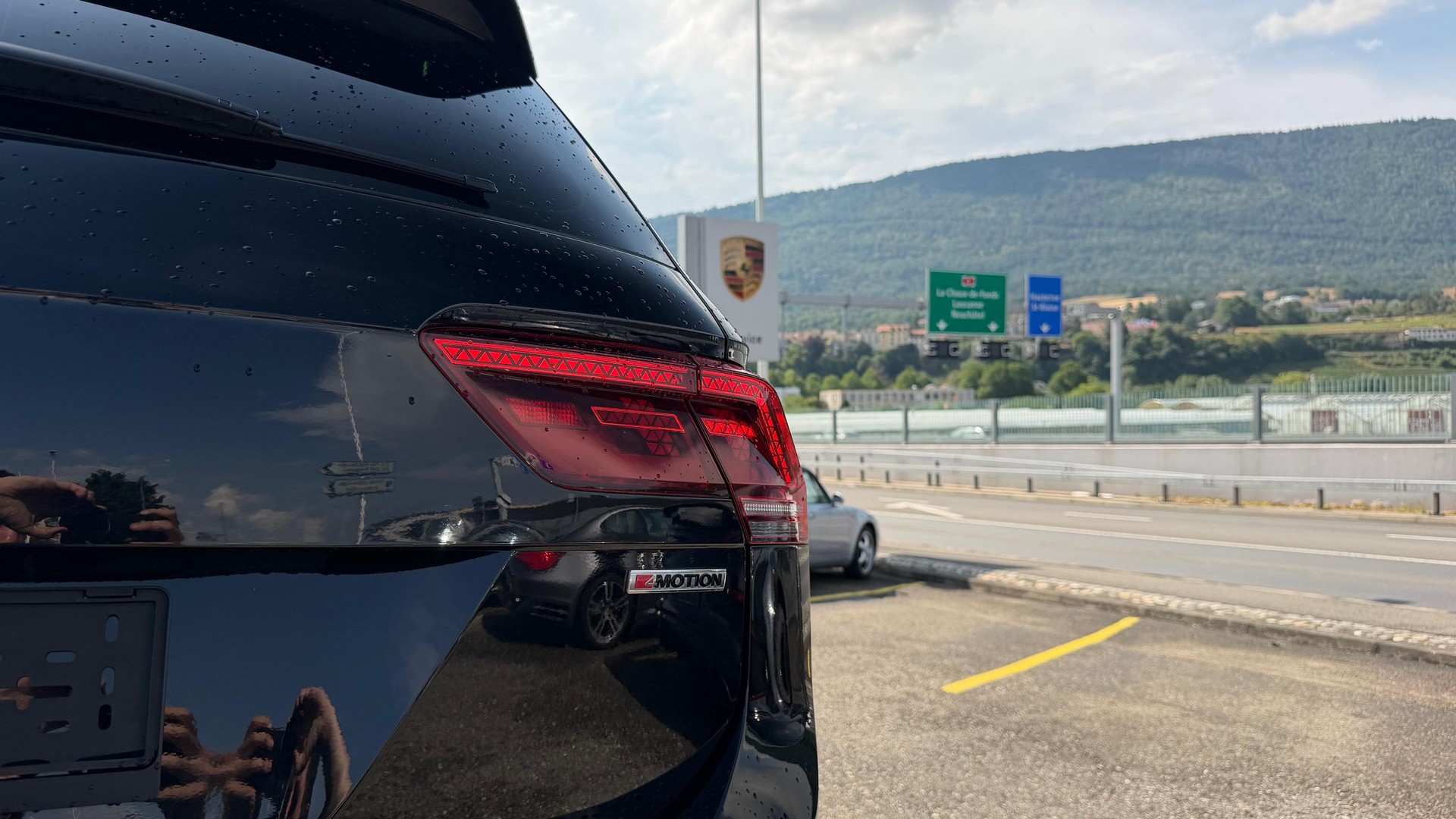 VW Tiguan 2.0TSI R-Line Highline 4Motion DSG-image-8