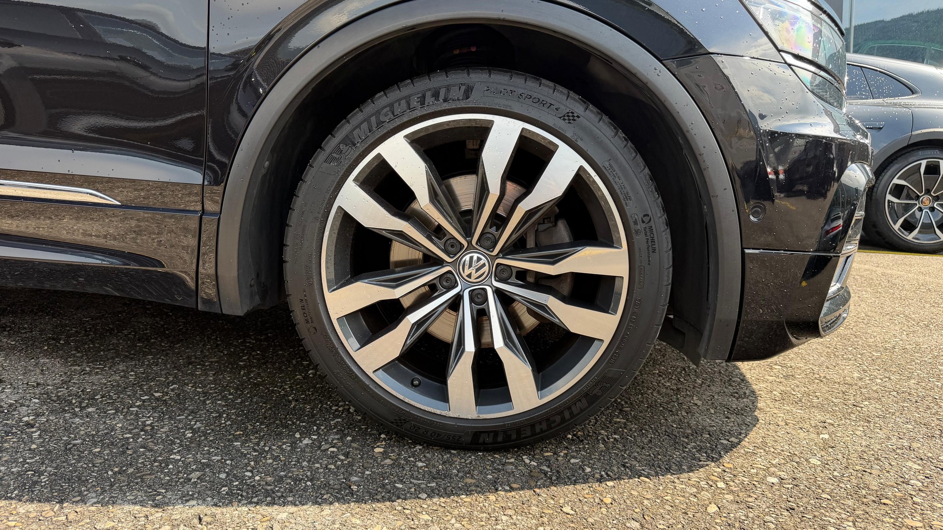 VW Tiguan 2.0TSI R-Line Highline 4Motion DSG-image-6