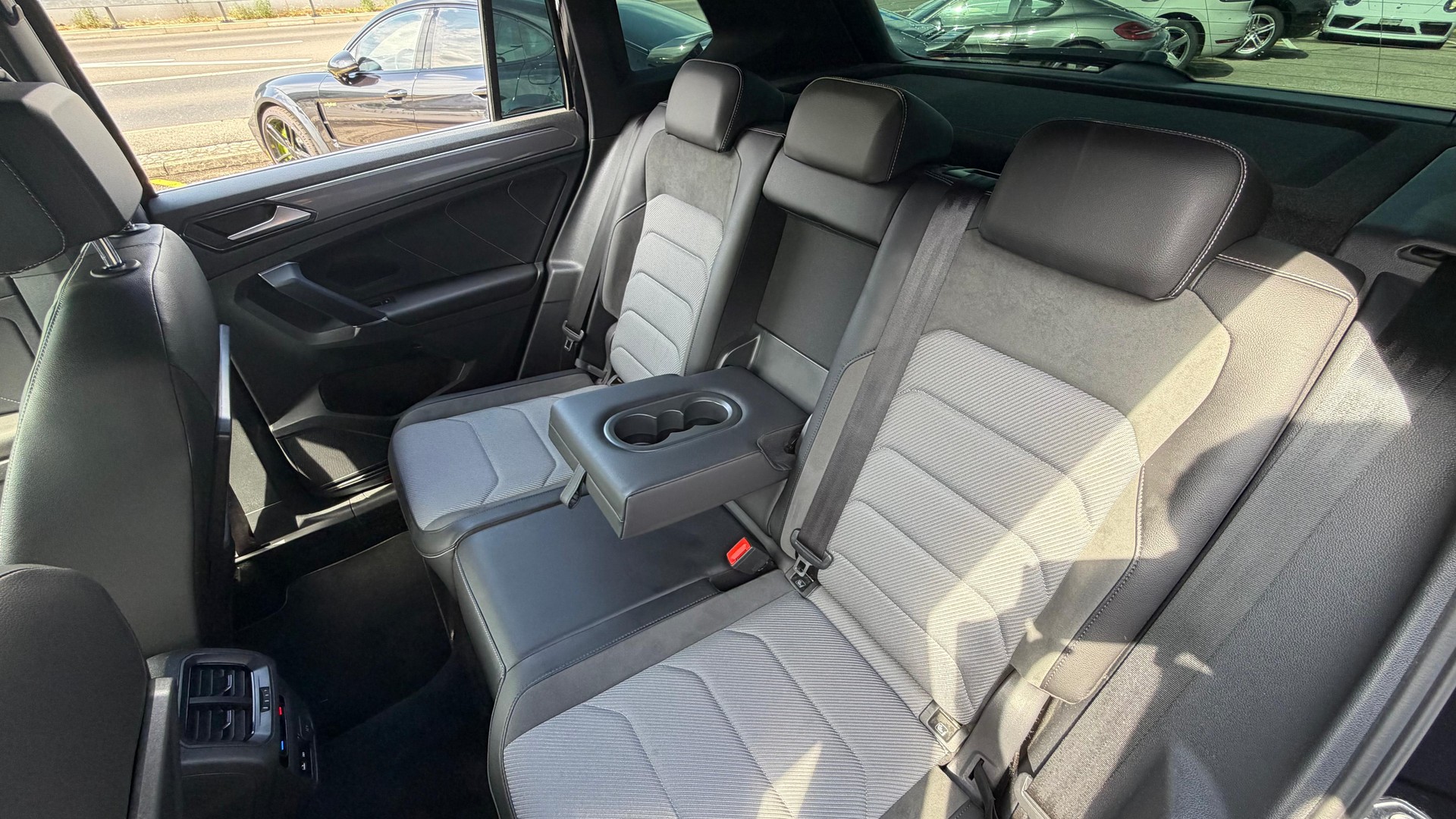 VW Tiguan 2.0TSI R-Line Highline 4Motion DSG-image-29