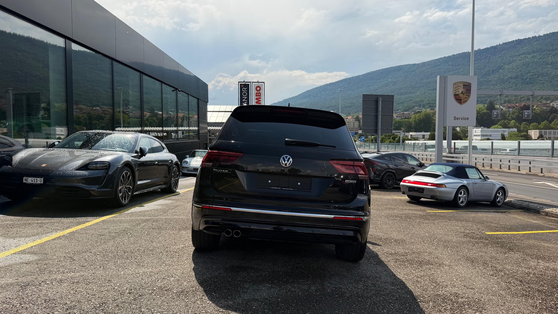 VW Tiguan 2.0TSI R-Line Highline 4Motion DSG-image-3