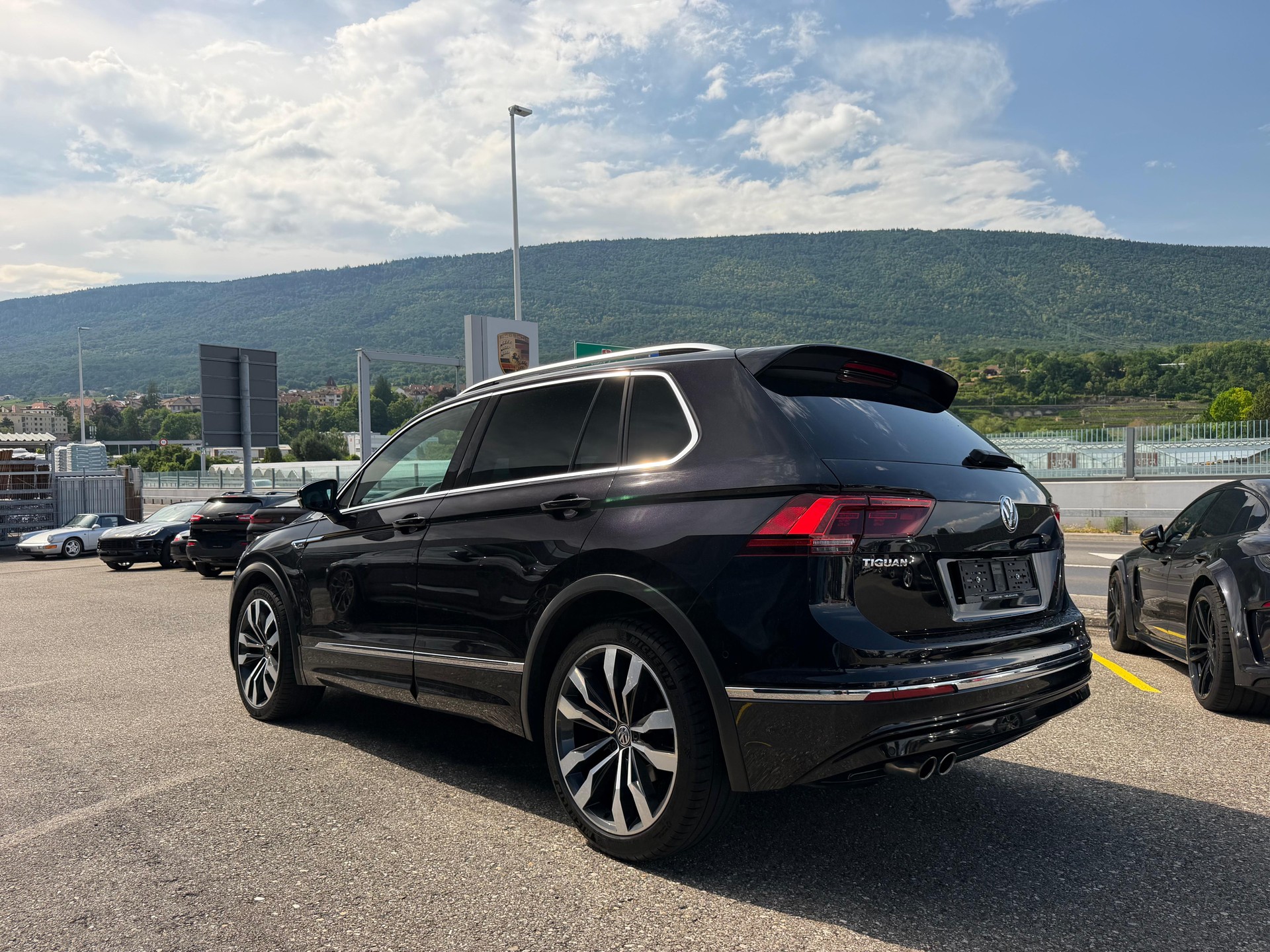 VW Tiguan 2.0TSI R-Line Highline 4Motion DSG-image-5
