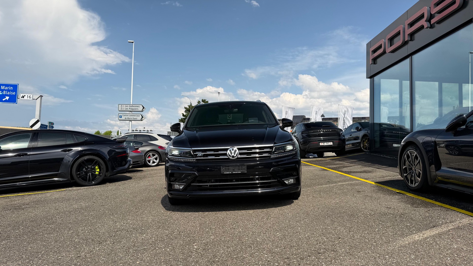 VW Tiguan 2.0TSI R-Line Highline 4Motion DSG-image-2