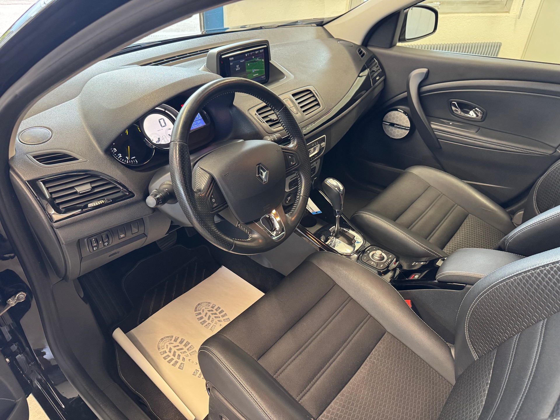 RENAULT Mégane Grandtour 1.2 16V Turbo Bose EDC-image-7