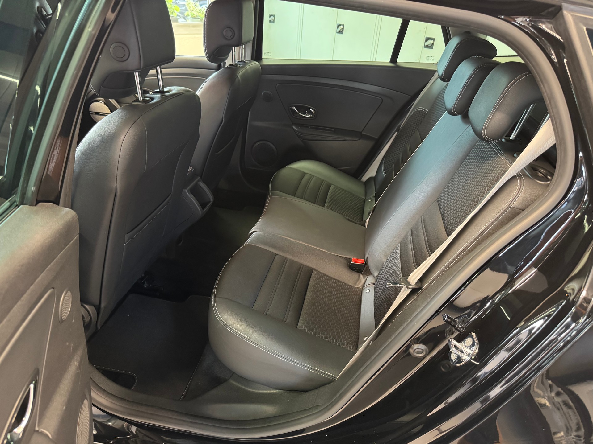 RENAULT Mégane Grandtour 1.2 16V Turbo Bose EDC-image-12