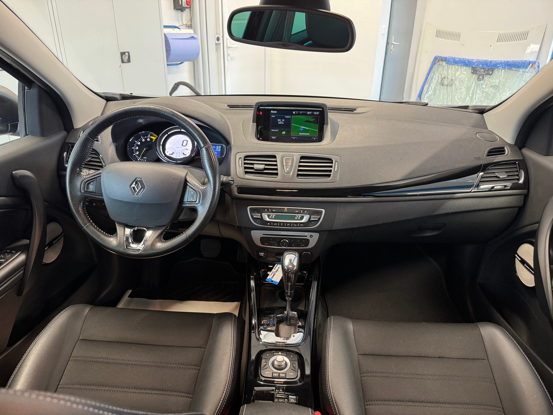 RENAULT Mégane Grandtour 1.2 16V Turbo Bose EDC-image-8