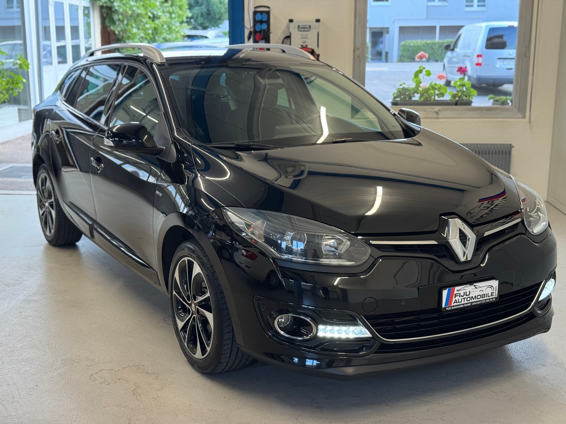 RENAULT Mégane Grandtour 1.2 16V Turbo Bose EDC-image-2