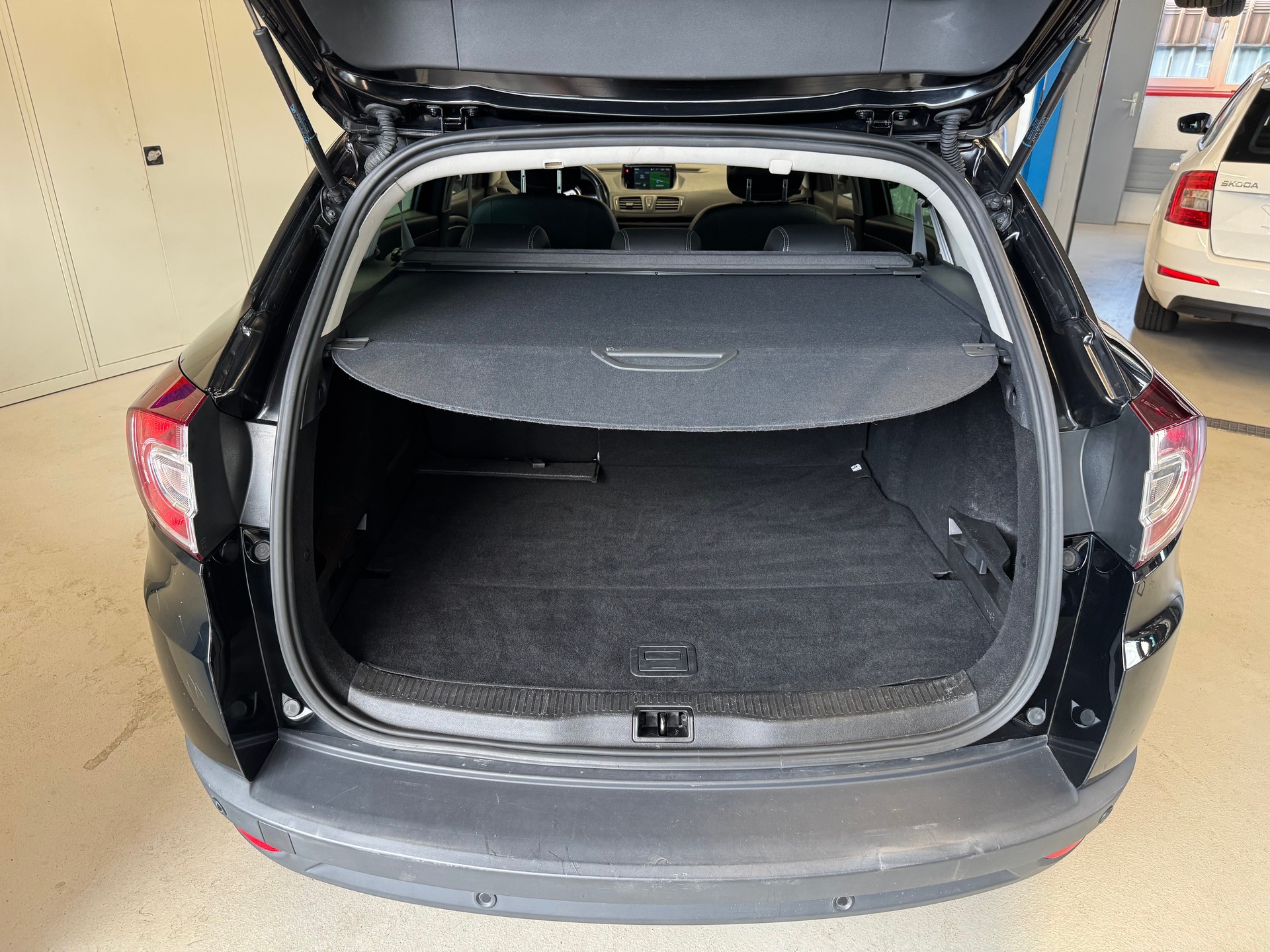 RENAULT Mégane Grandtour 1.2 16V Turbo Bose EDC-image-13