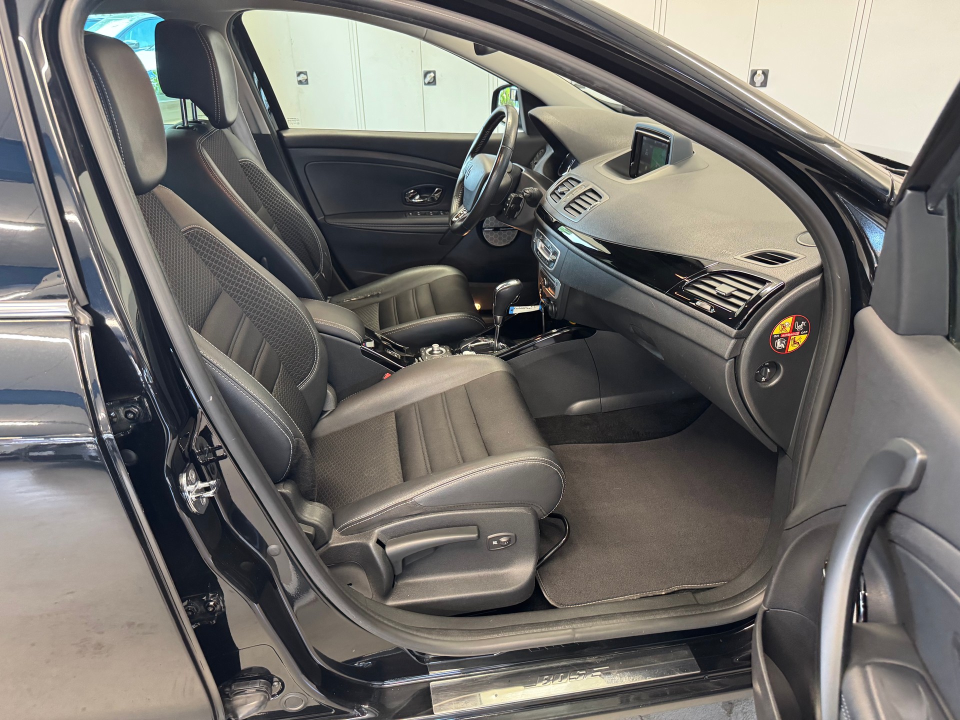 RENAULT Mégane Grandtour 1.2 16V Turbo Bose EDC-image-10