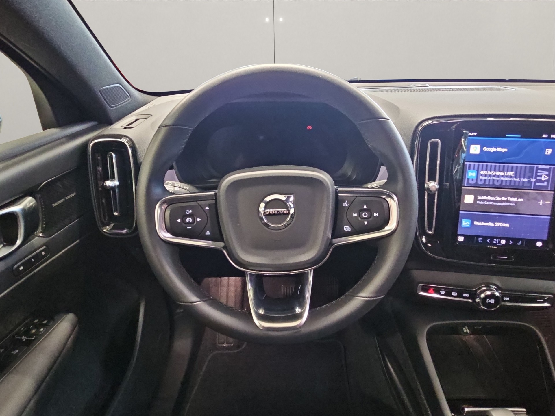 VOLVO C40 P8 Twin Recharge AWD-image-9