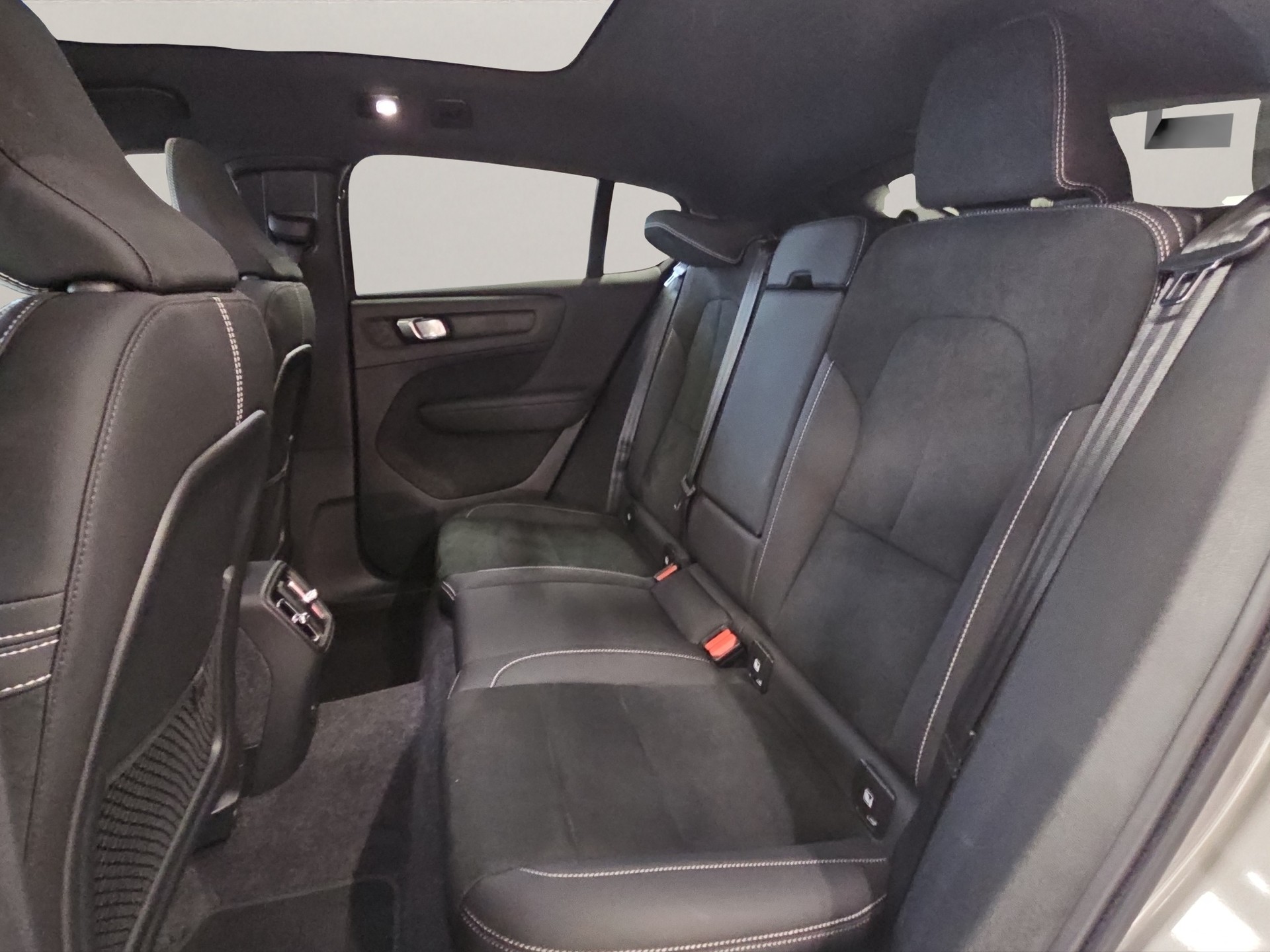 VOLVO C40 P8 Twin Recharge AWD-image-15