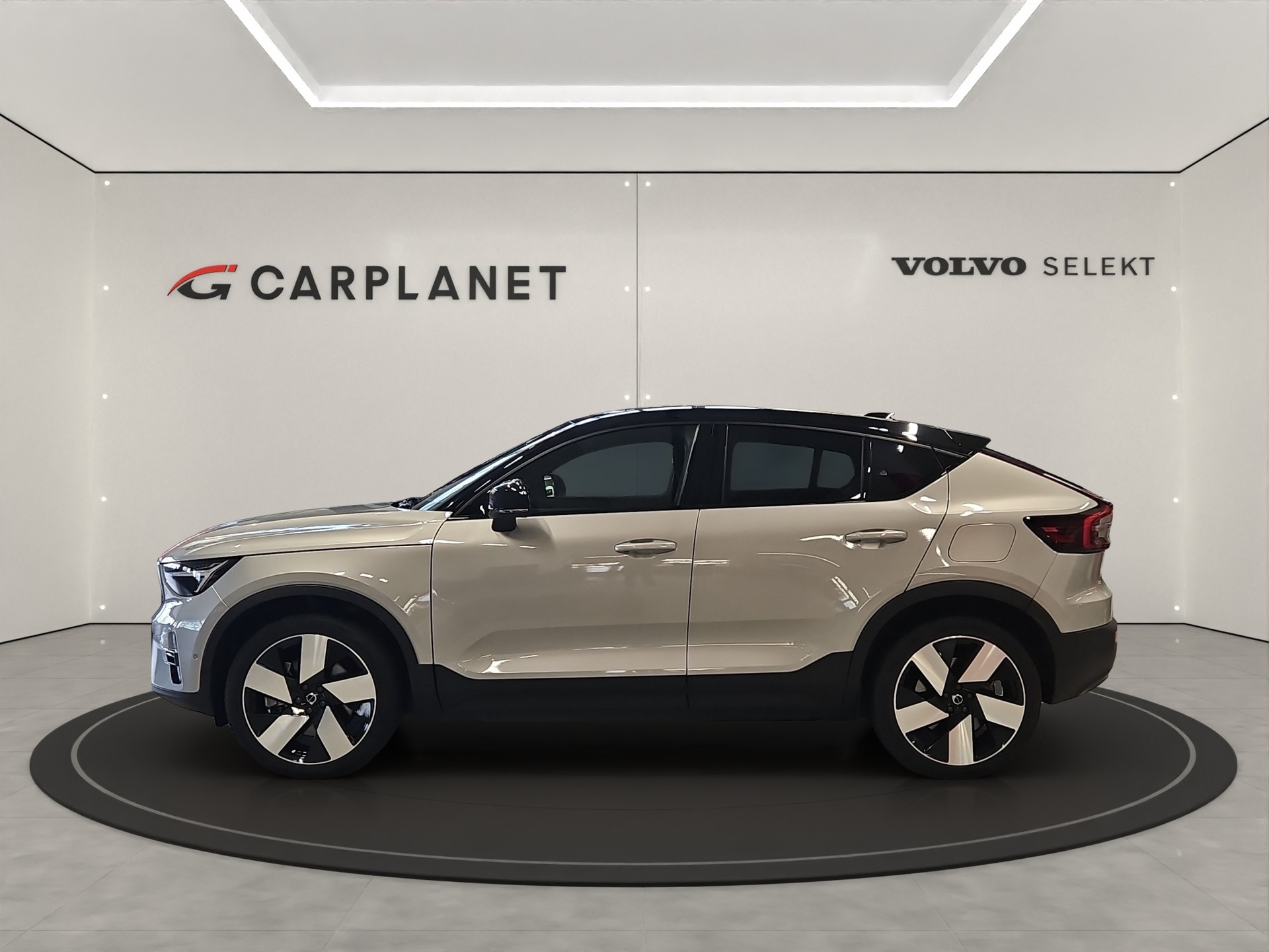 VOLVO C40 P8 Twin Recharge AWD-image-1