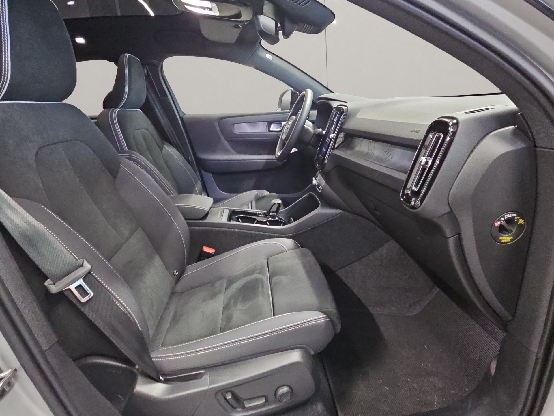 VOLVO C40 P8 Twin Recharge AWD-image-11