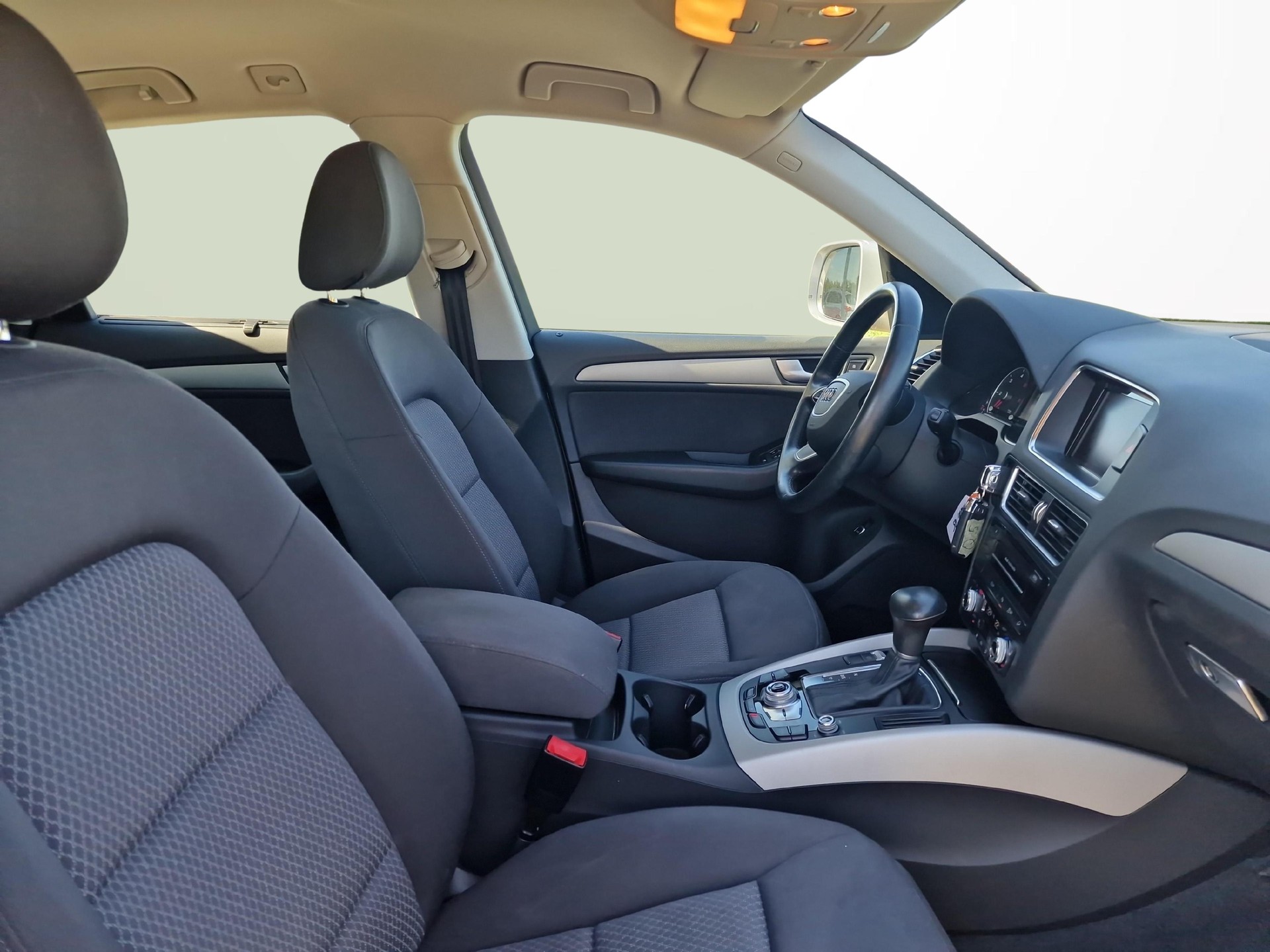 AUDI Q5 2.0 TFSI quattro T-Tronic-image-9