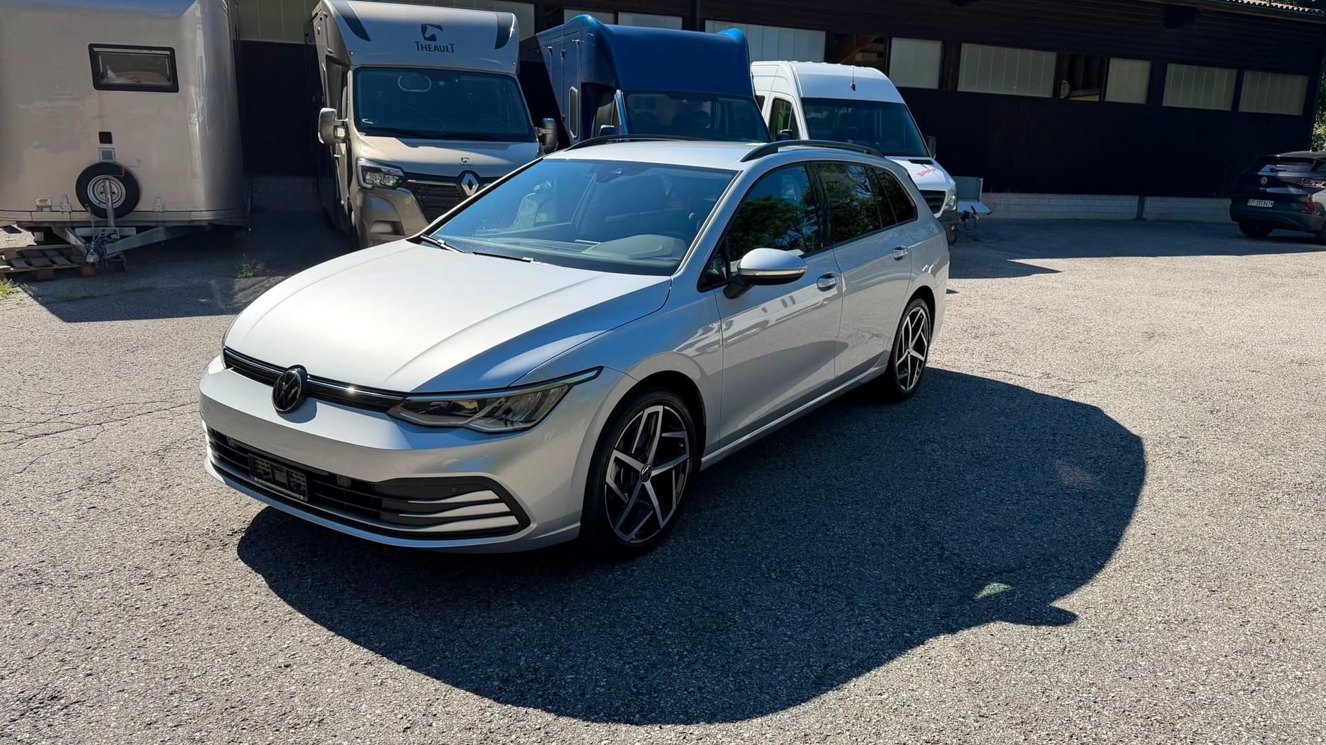 VW Golf 1.0 eTSI mHEV ACTLife DSG-image-2