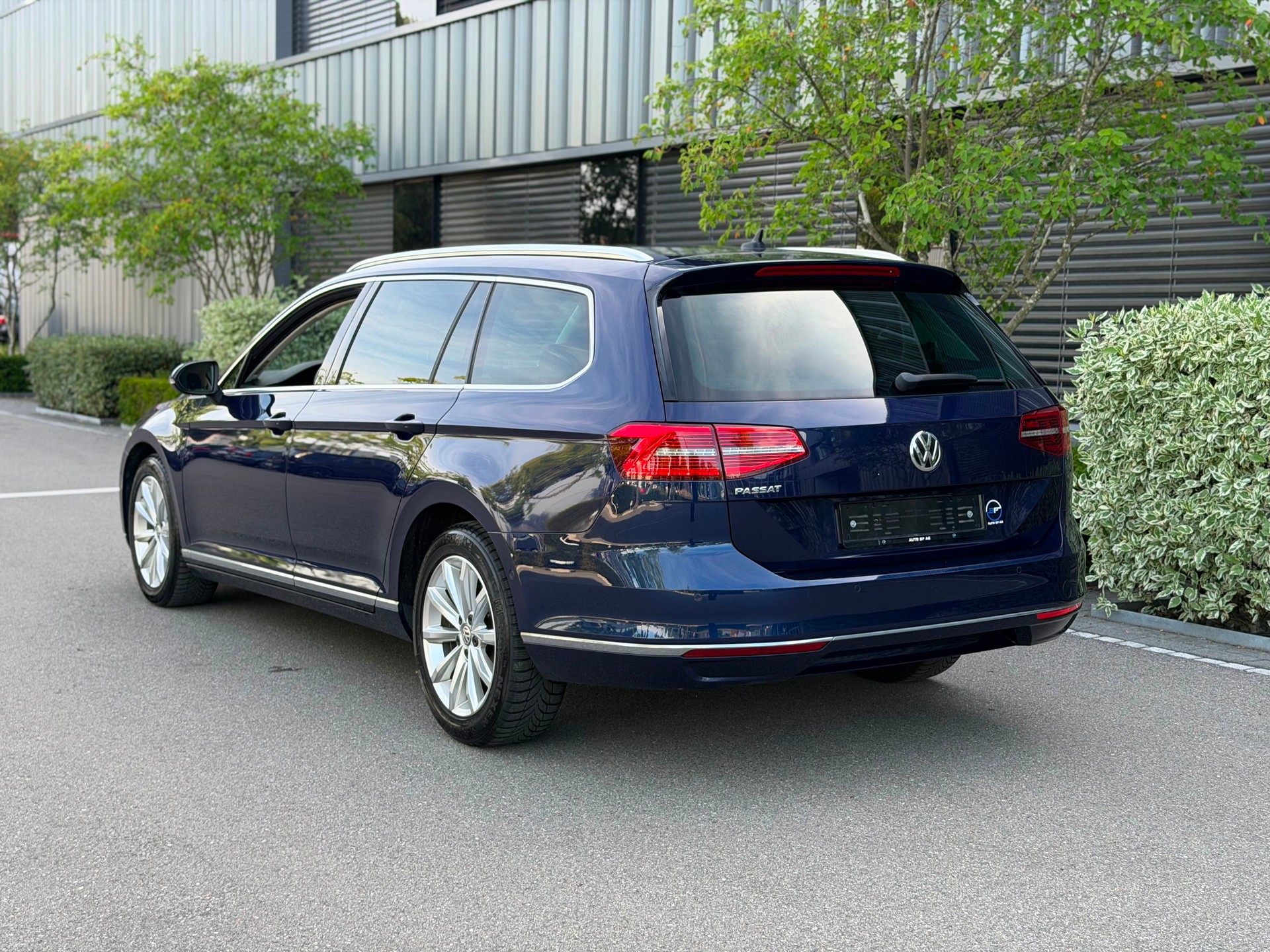 VW Passat Variant 2.0 TDI BMT Highline DSG-image-1