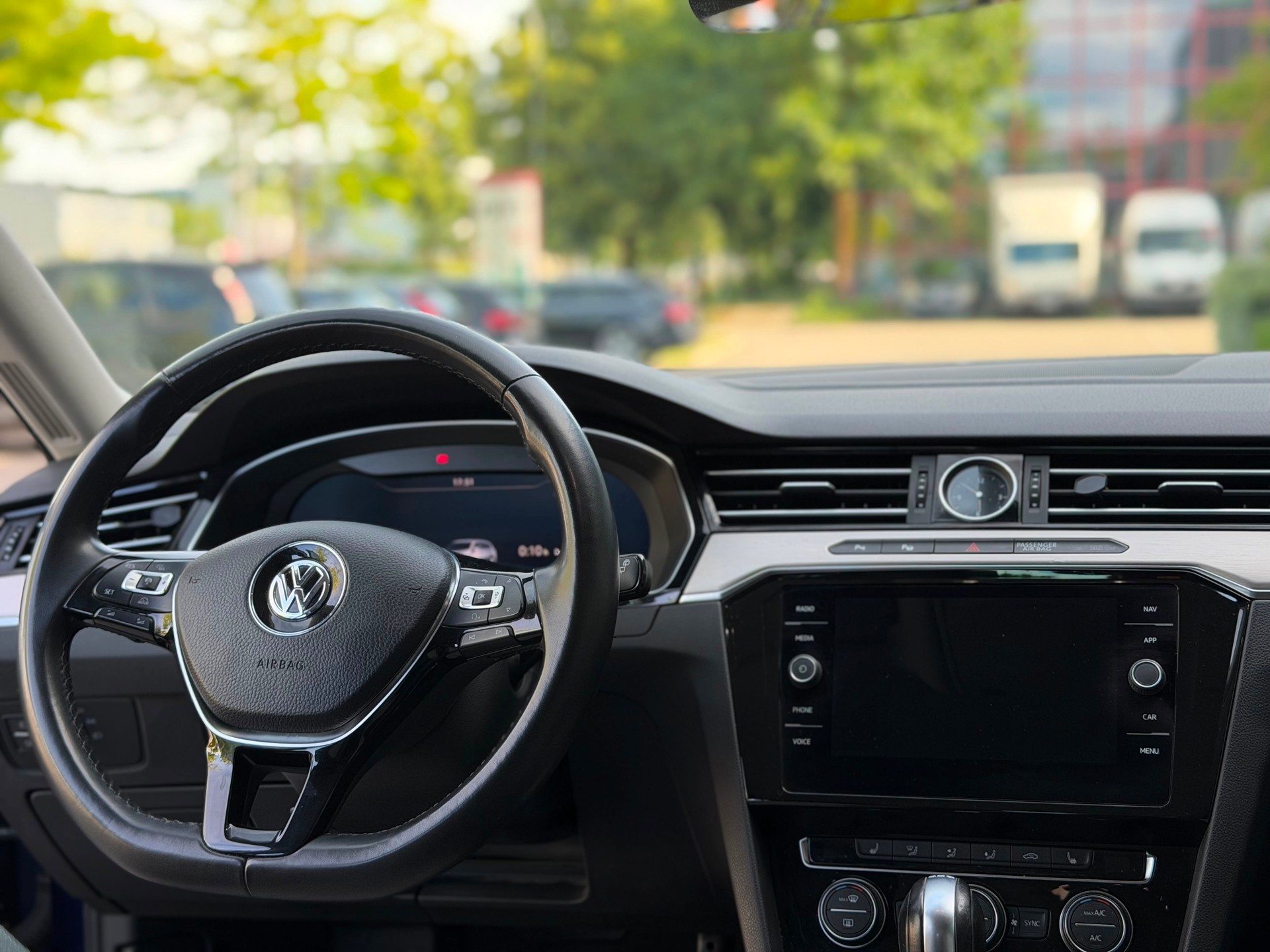 VW Passat Variant 2.0 TDI BMT Highline DSG-image-11