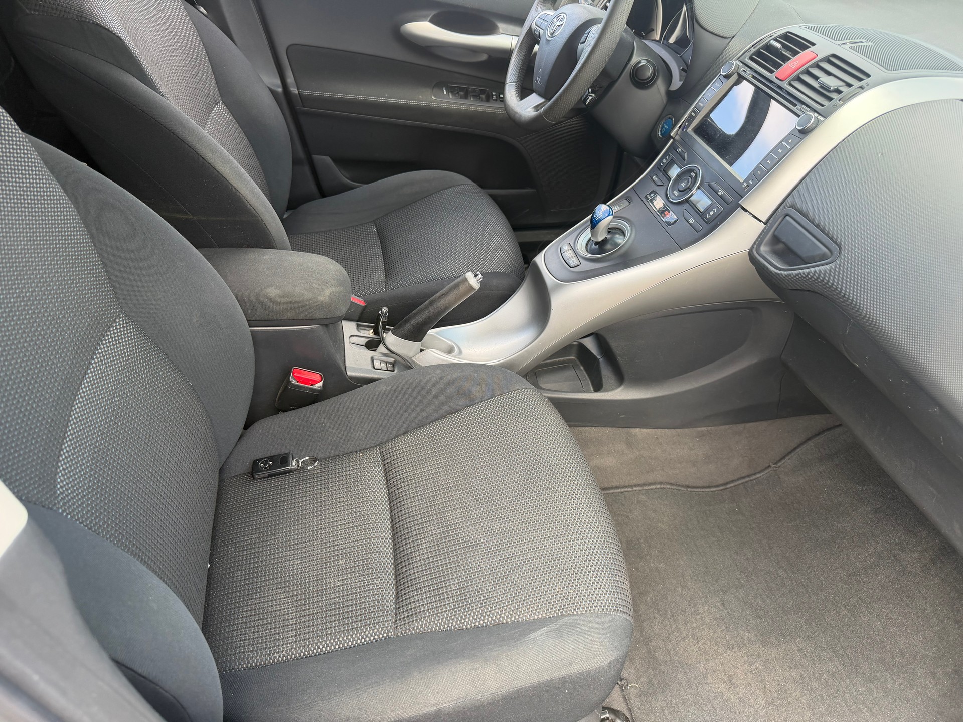 TOYOTA Auris 1.8 16V HSD Linea Sol-image-8