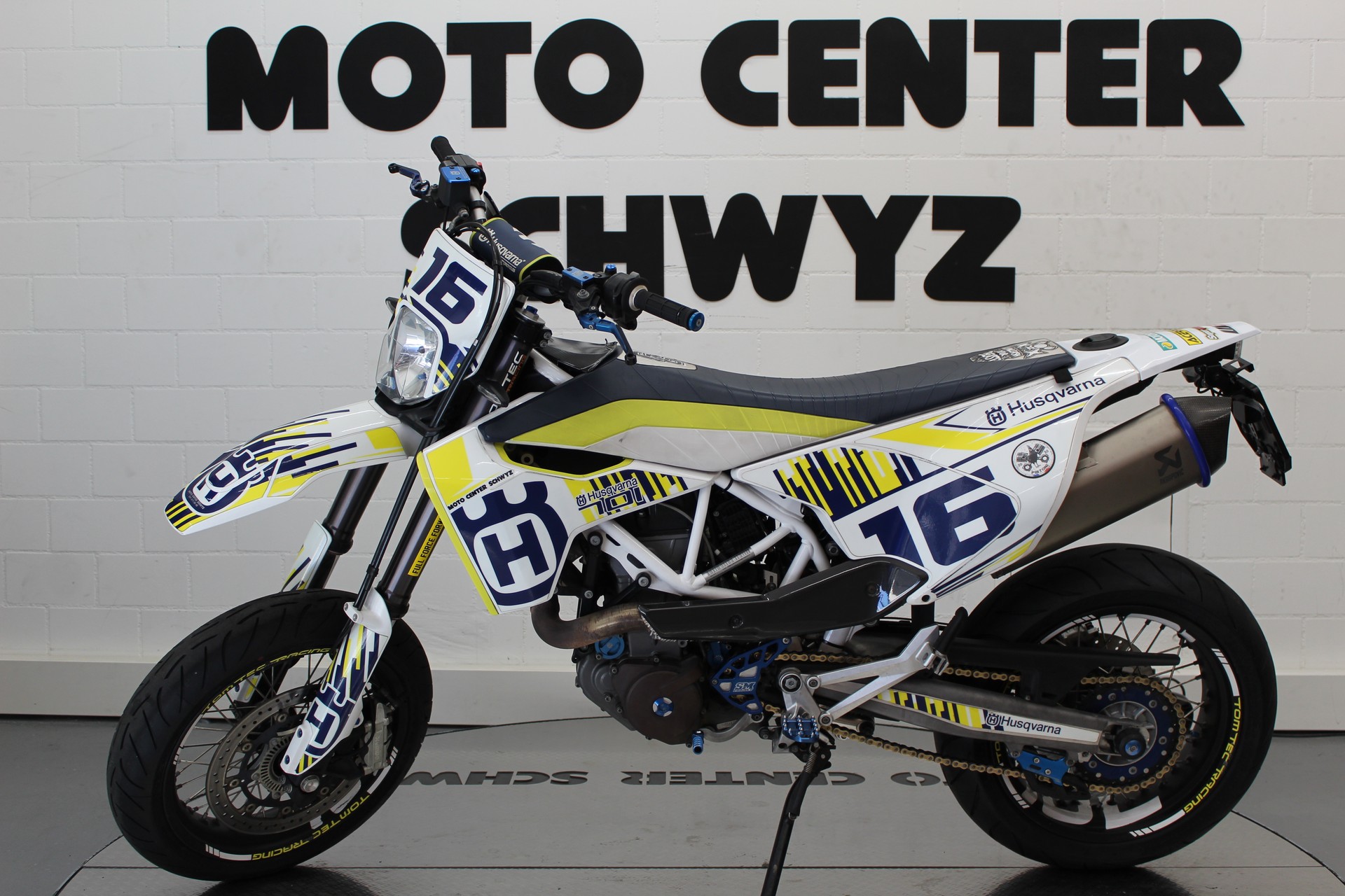 HUSQVARNA 701 Supermoto-showroom-element-3