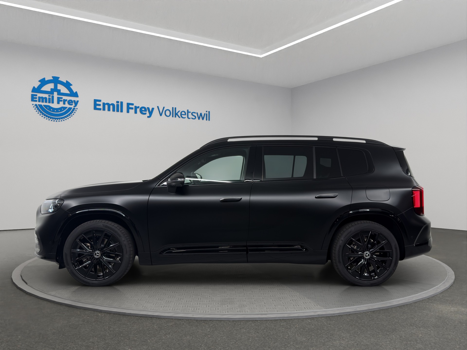 MERCEDES-BENZ GLB 220 4matic-showroom-element-1