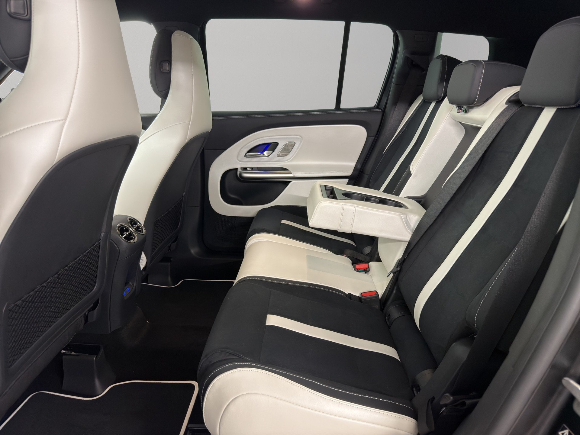 MERCEDES-BENZ GLB 220 4matic-image-9