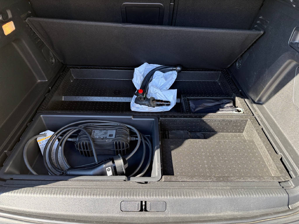 PEUGEOT 3008 Plug-in Hybrid 225ch e-EAT8 Allure Pack-image-15