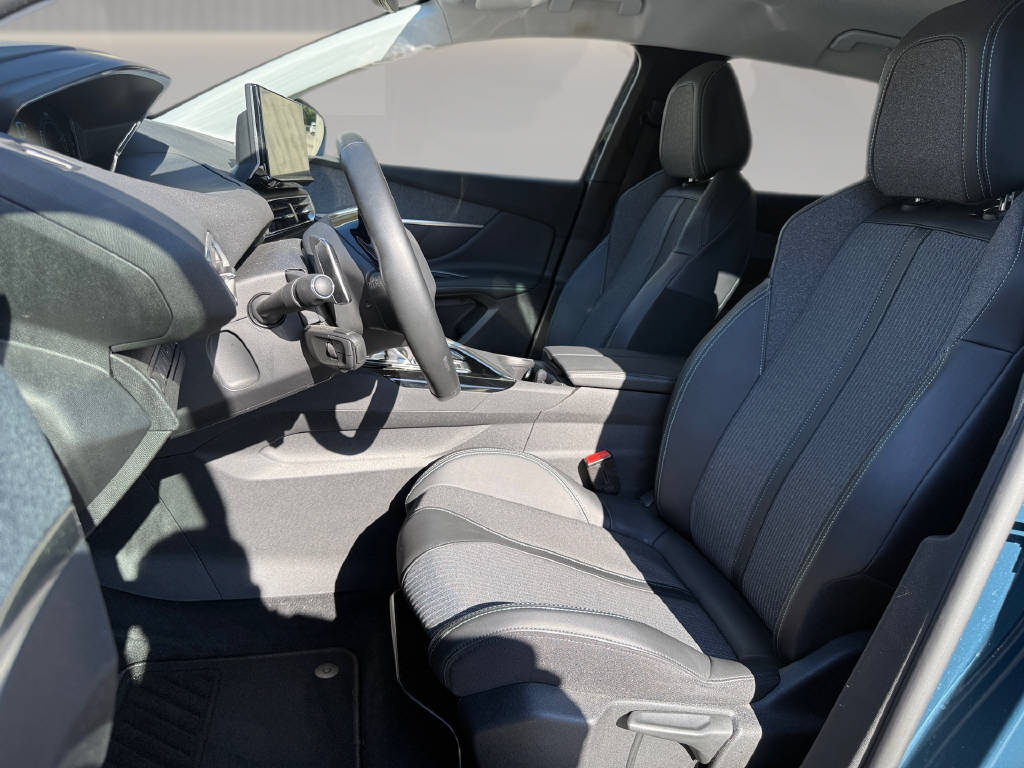 PEUGEOT 3008 Plug-in Hybrid 225ch e-EAT8 Allure Pack-image-5