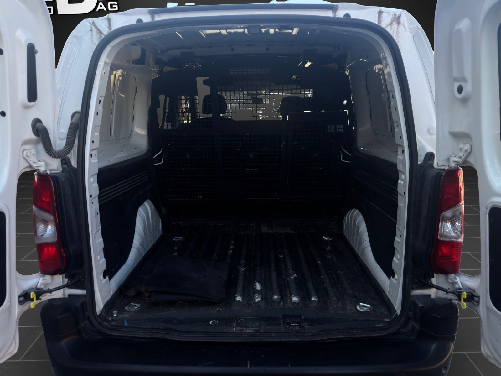 PEUGEOT Partner 1.5 Blue HDi s/s Pro Vertiefte Kabine * 5-Plätzer *-image-13