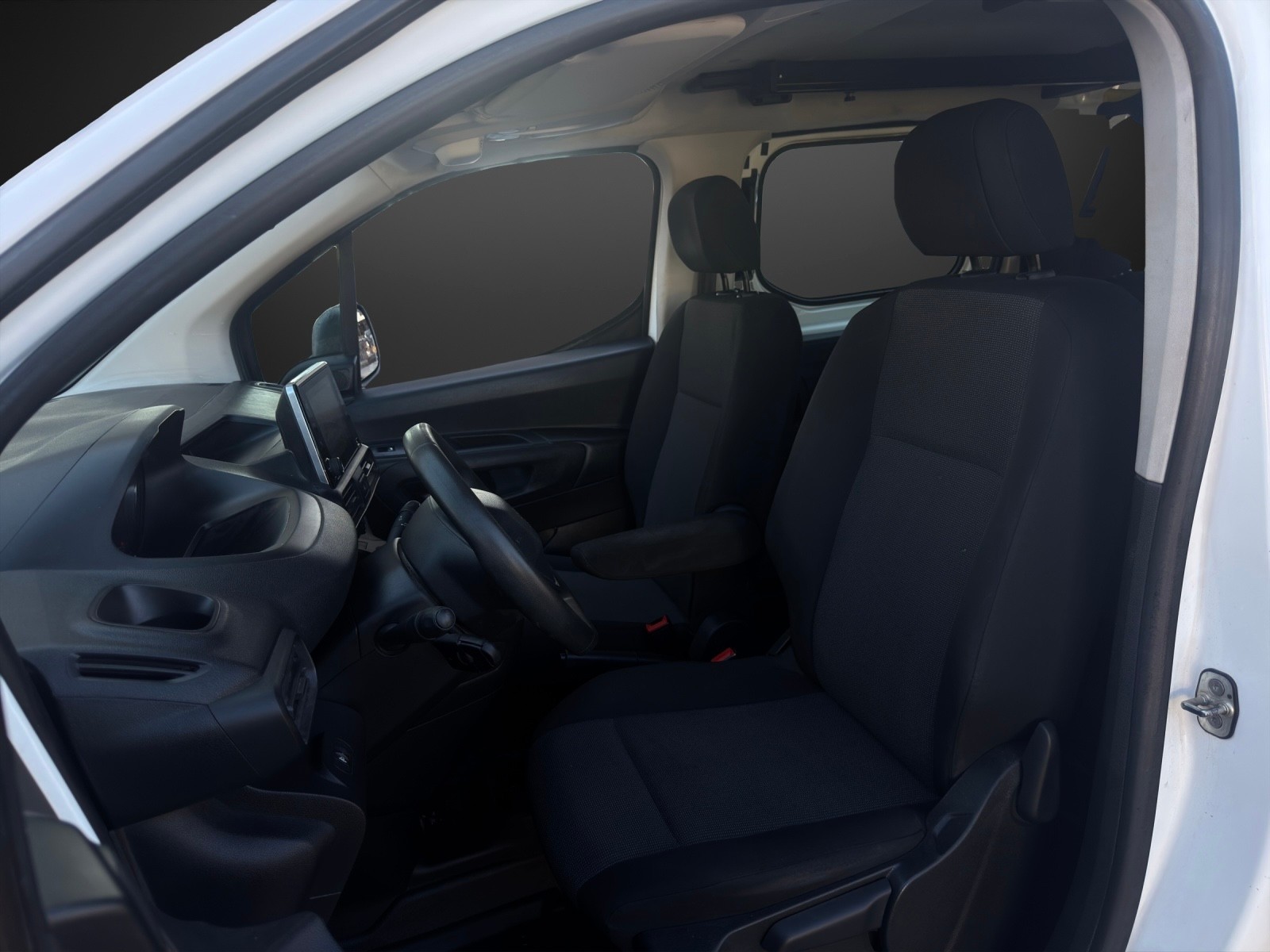 PEUGEOT Partner 1.5 Blue HDi s/s Pro Vertiefte Kabine * 5-Plätzer *-image-6