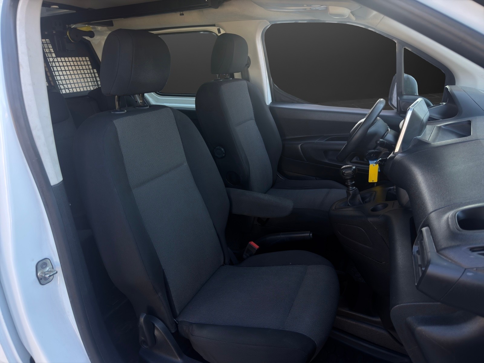 PEUGEOT Partner 1.5 Blue HDi s/s Pro Vertiefte Kabine * 5-Plätzer *-image-8