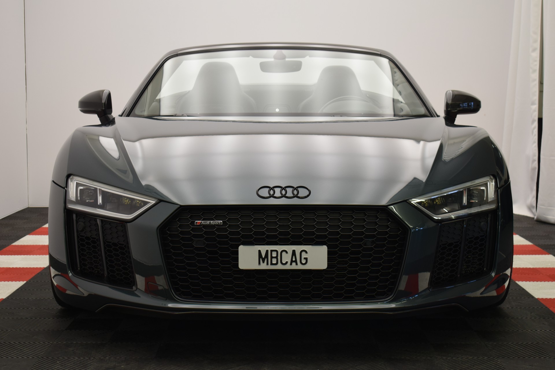 AUDI R8 Spyder 5.2 plus S-Tronic "Audi Individual Camouflage grün"-image-3