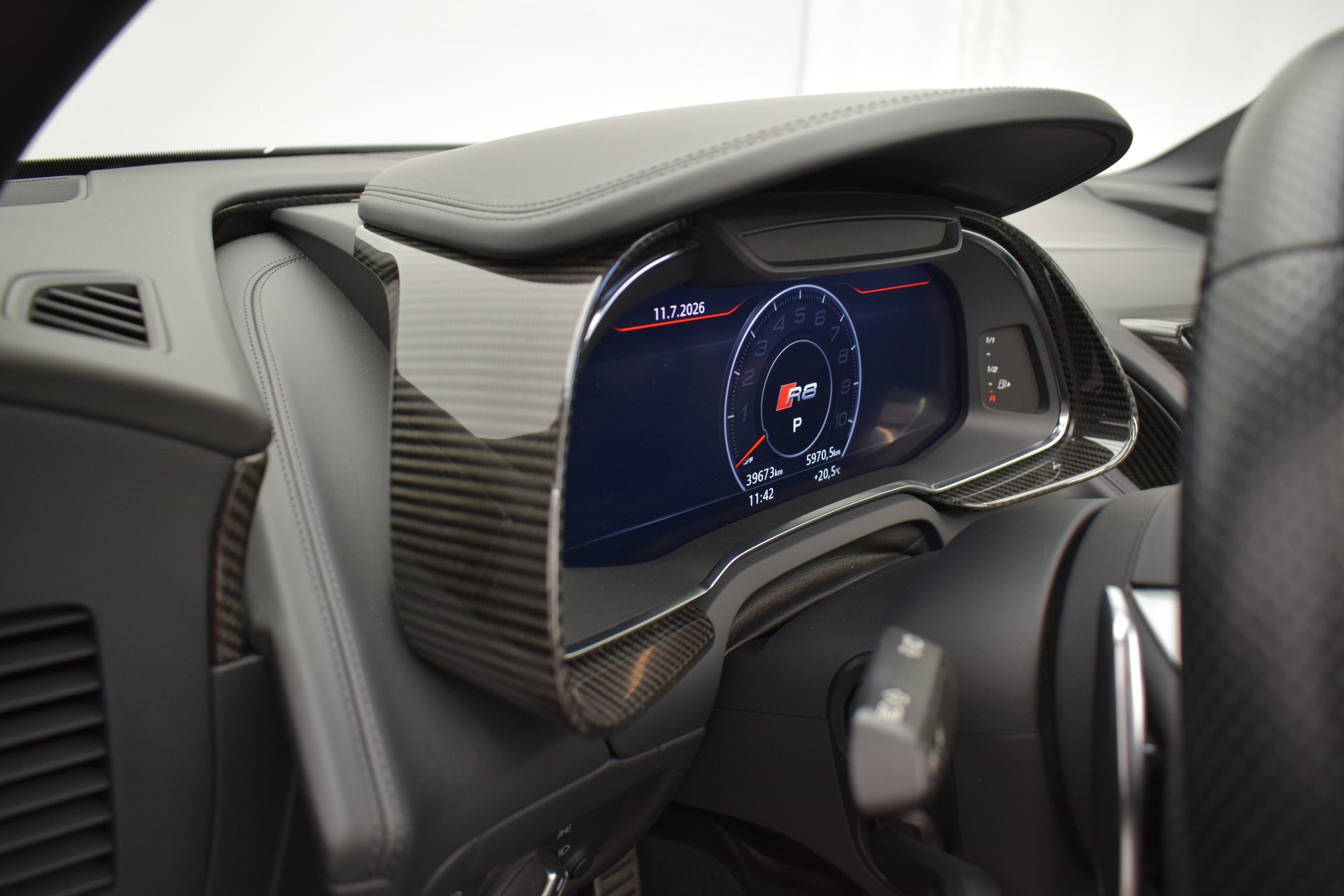 AUDI R8 Spyder 5.2 plus S-Tronic "Audi Individual Camouflage grün"-image-24