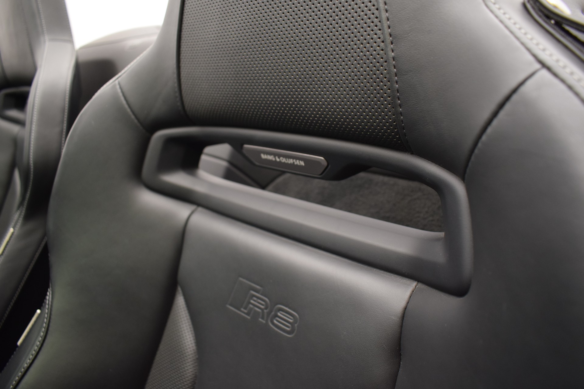 AUDI R8 Spyder 5.2 plus S-Tronic "Audi Individual Camouflage grün"-image-21