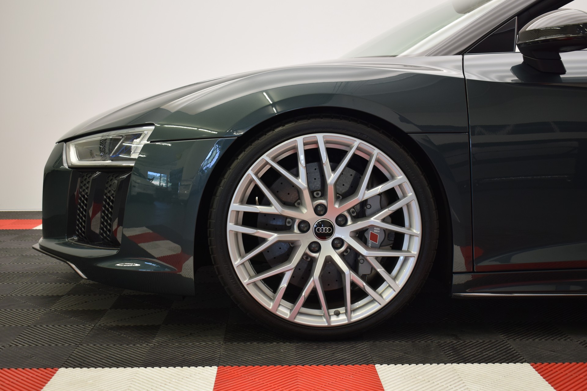 AUDI R8 Spyder 5.2 plus S-Tronic "Audi Individual Camouflage grün"-image-6