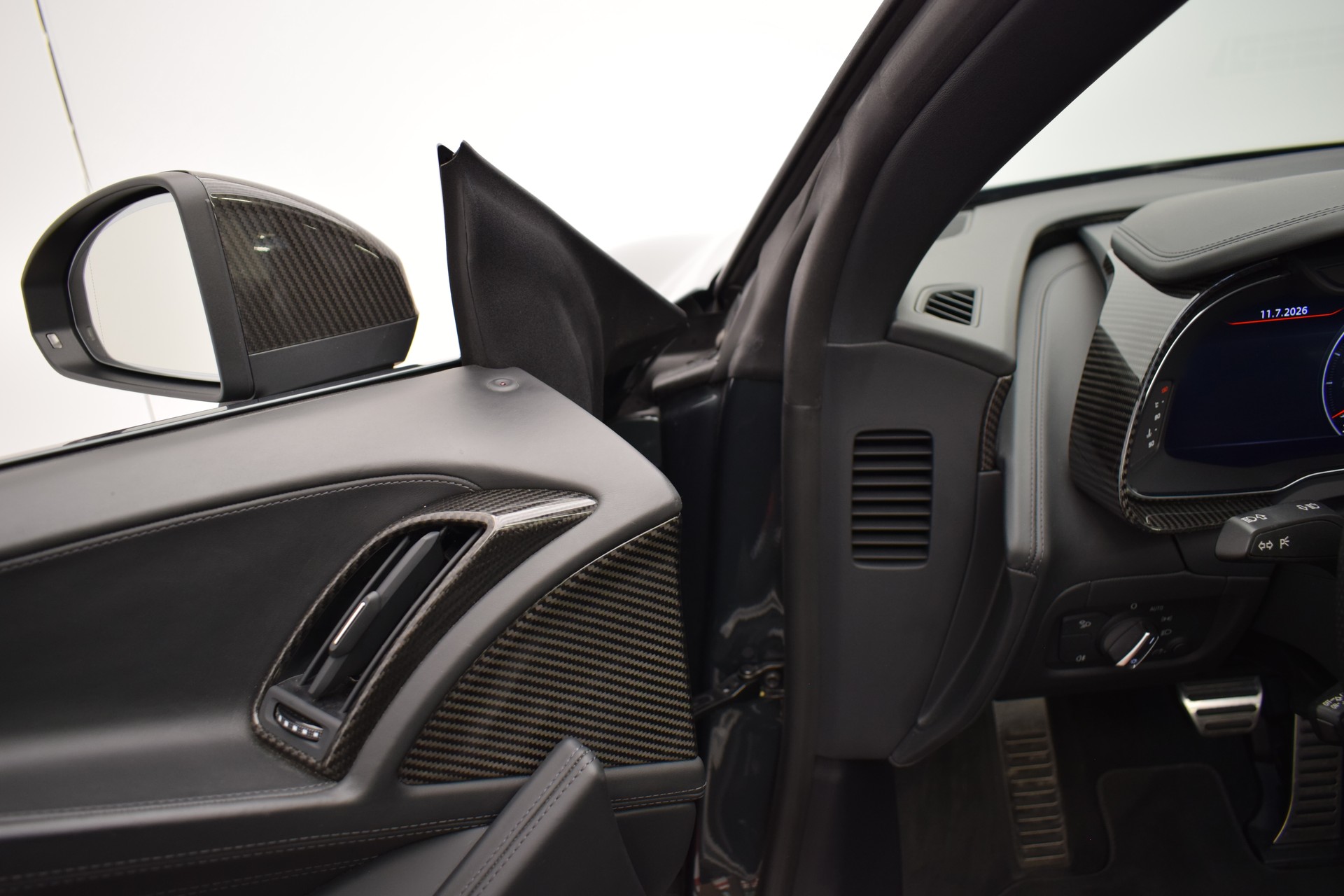 AUDI R8 Spyder 5.2 plus S-Tronic "Audi Individual Camouflage grün"-image-25