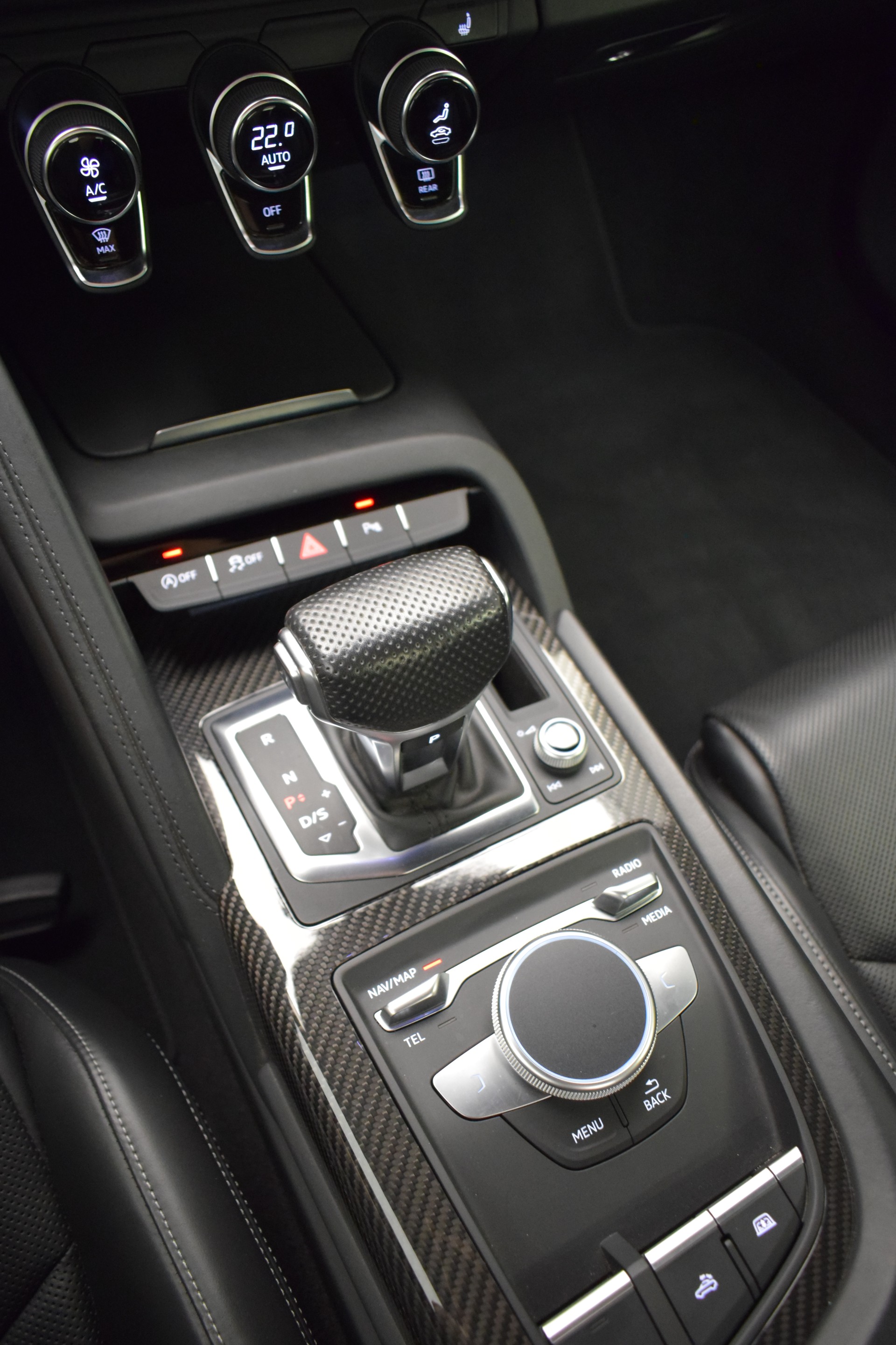 AUDI R8 Spyder 5.2 plus S-Tronic "Audi Individual Camouflage grün"-image-29