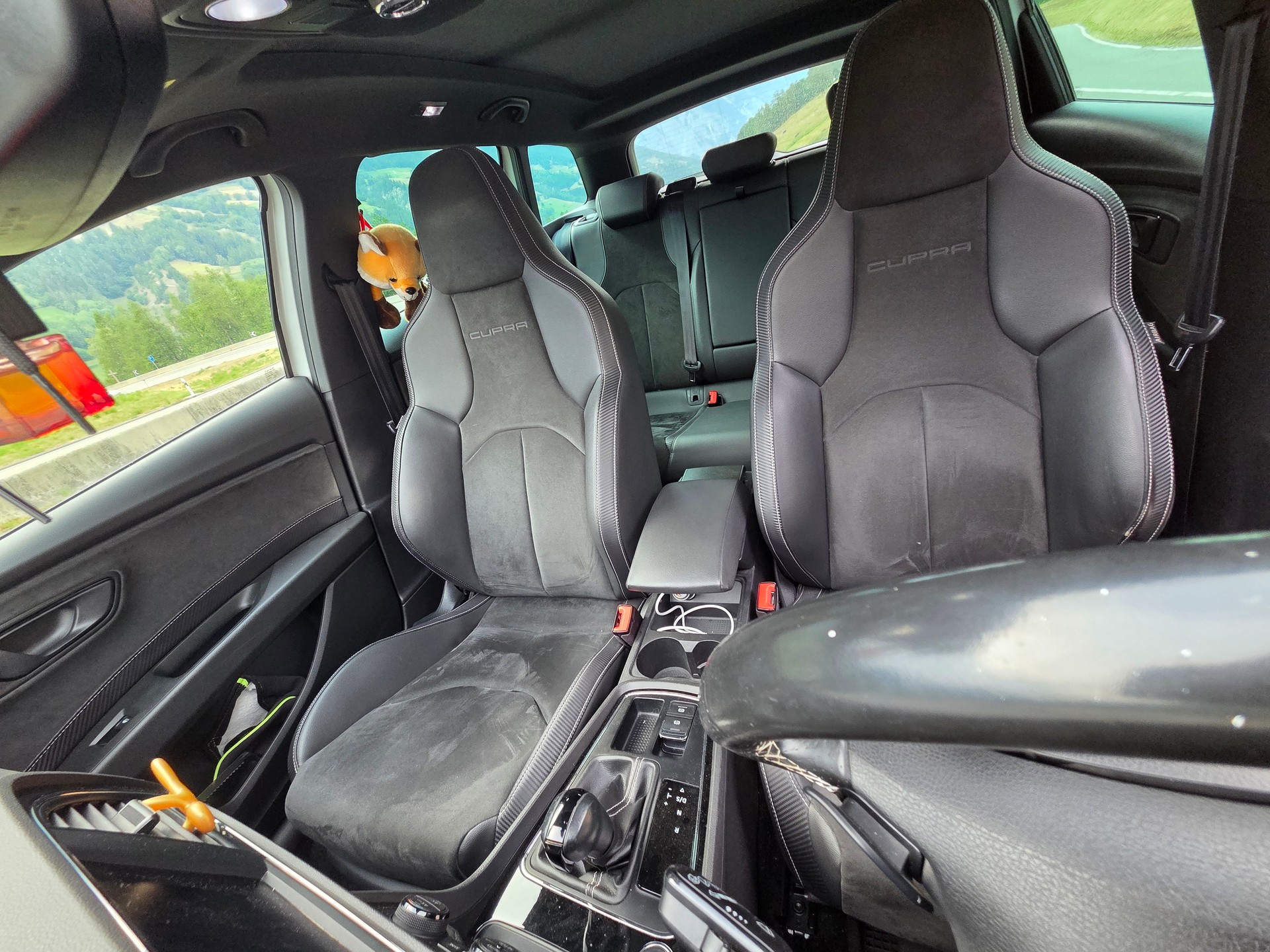 SEAT 2.0 TSI 300 Sw. Cupra 4Dr. DSG-image-4