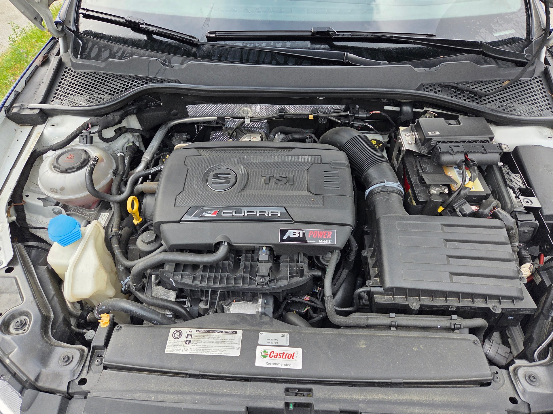 SEAT 2.0 TSI 300 Sw. Cupra 4Dr. DSG-image-2